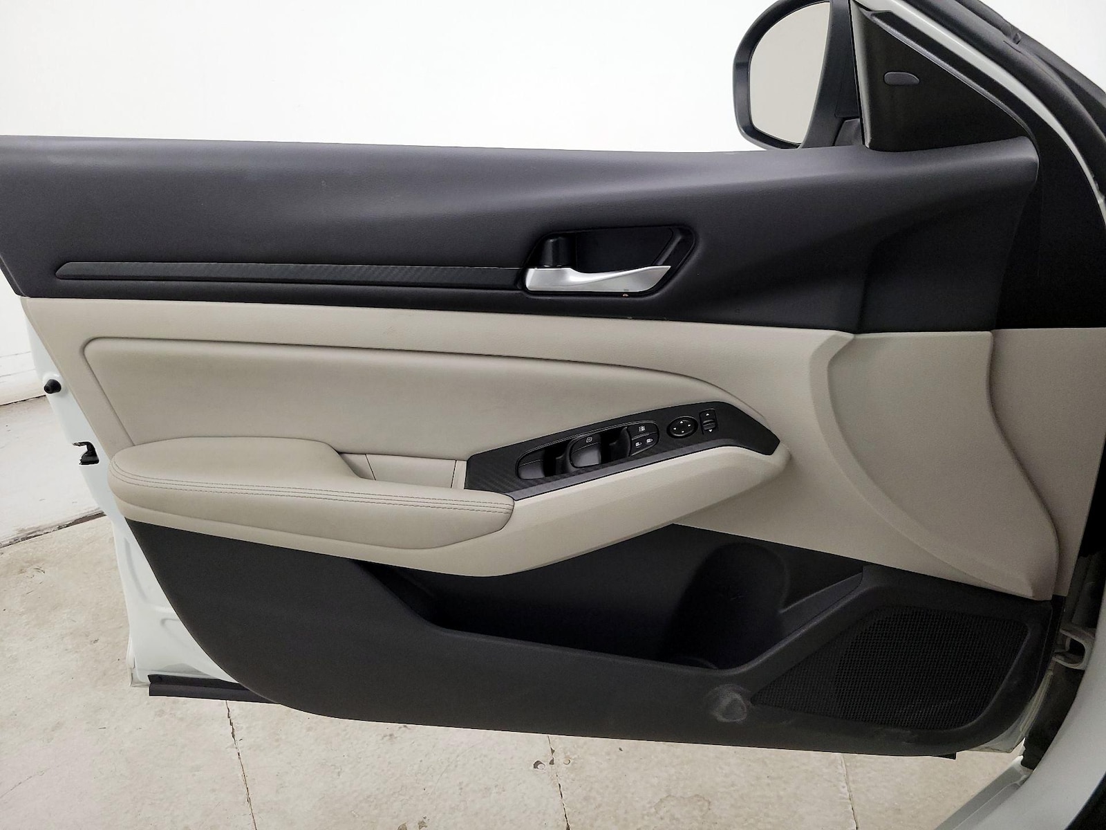 2025 Nissan Altima SV - Photo 13