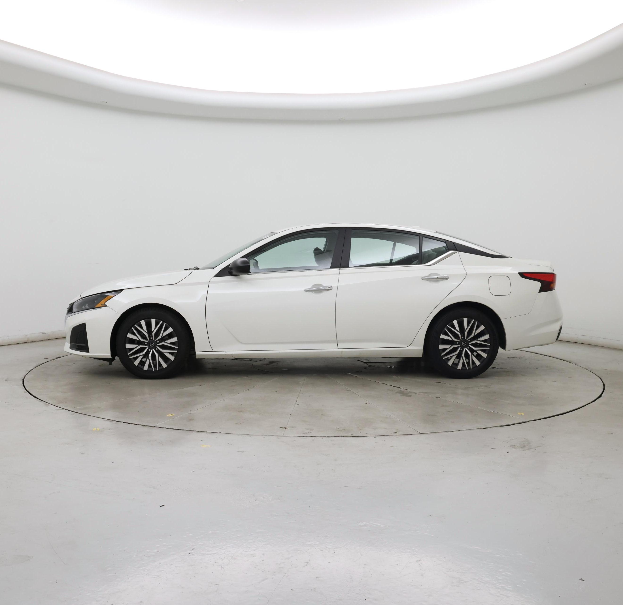 Thumbnail: 2025 Nissan Altima - 3