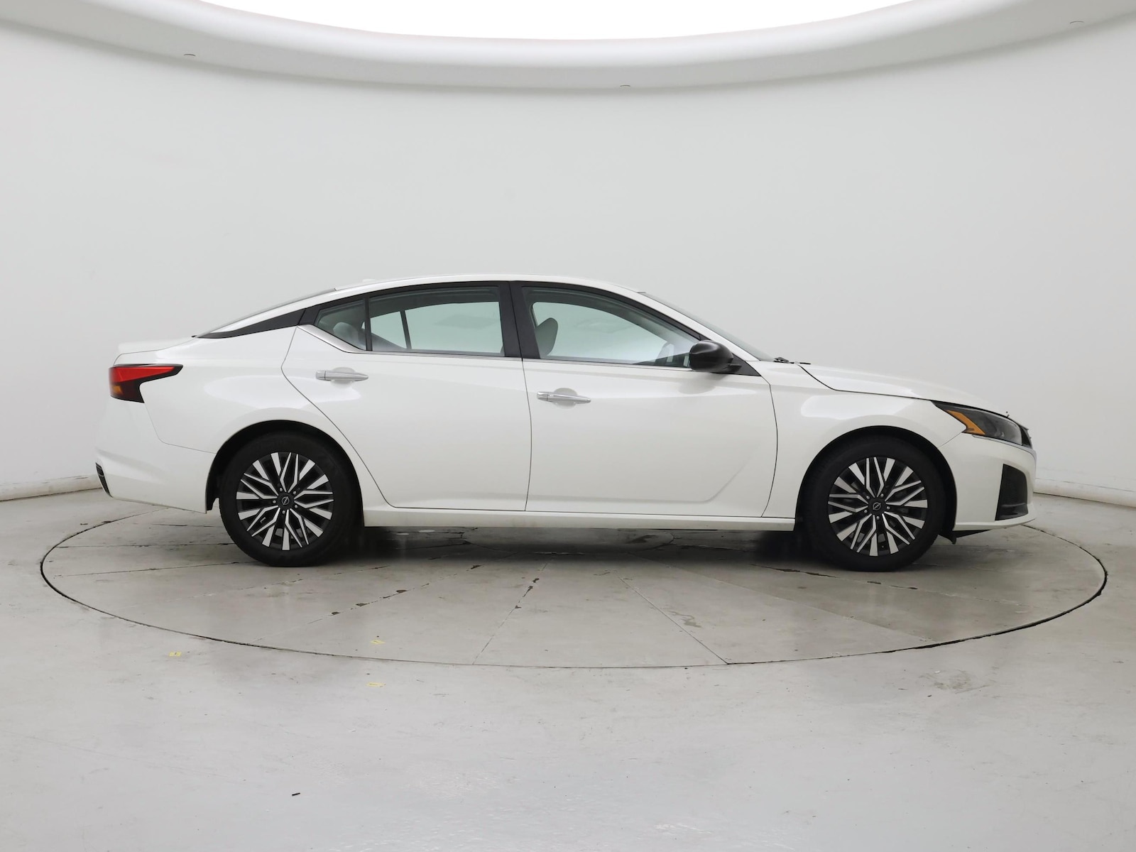 2025 Nissan Altima SV - Photo 8