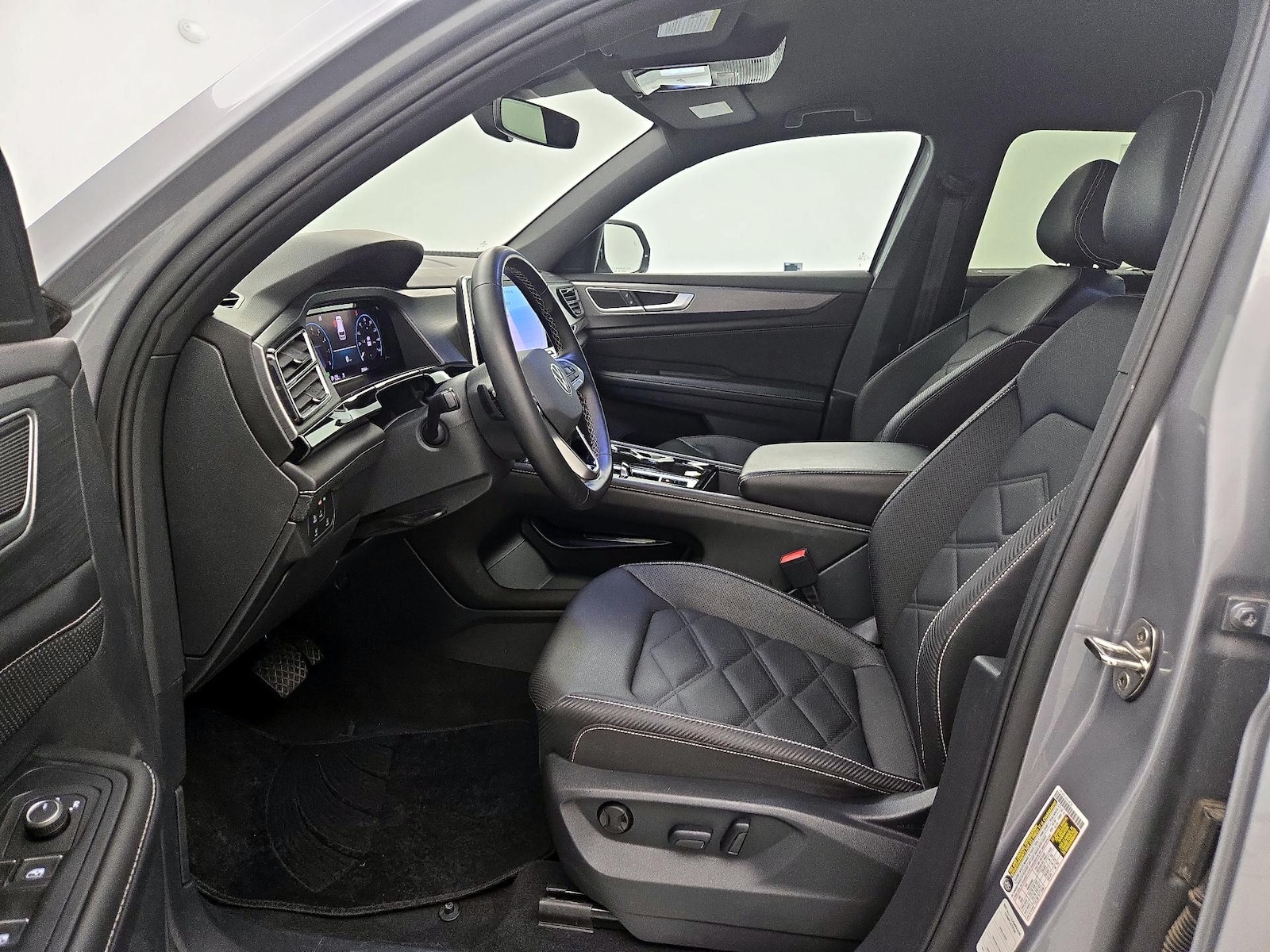 2025 Volkswagen Atlas Cross Sport SE w/Tech - Photo 12