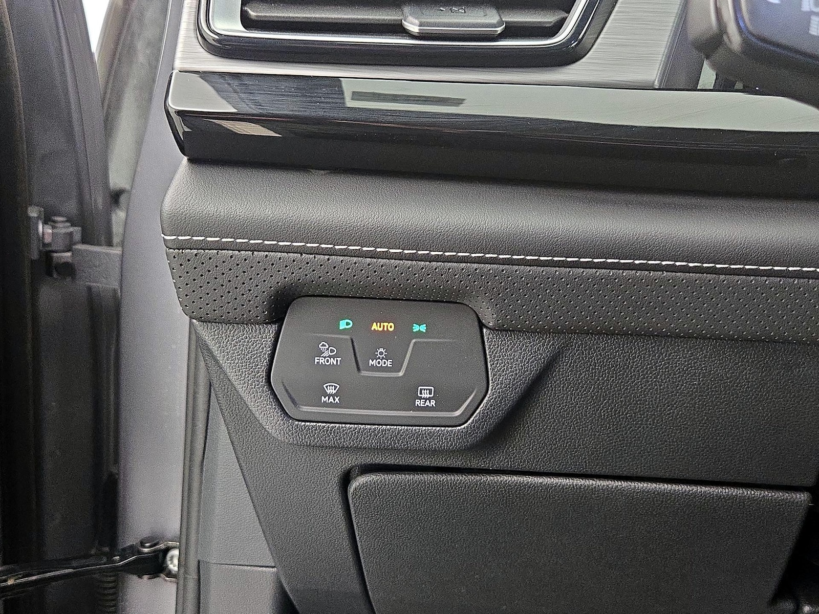 2025 Volkswagen Atlas Cross Sport SE w/Tech - Photo 14