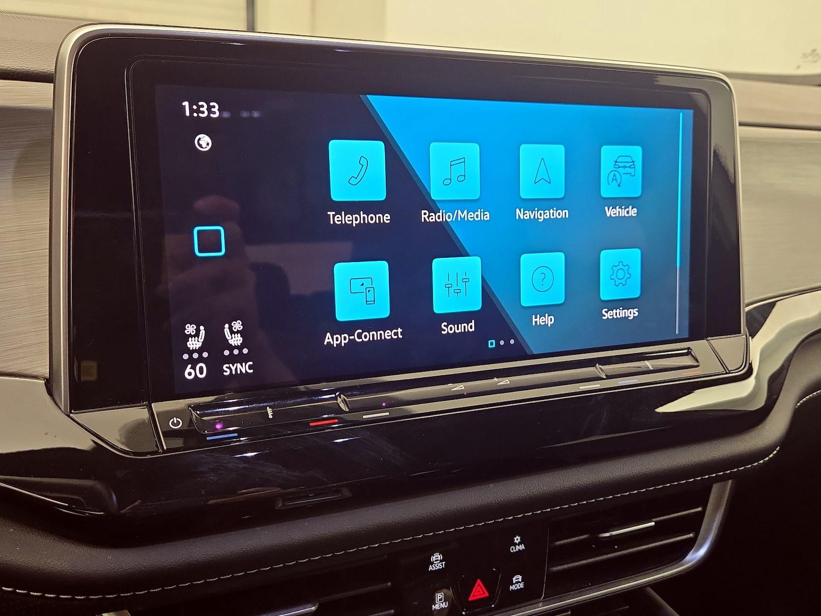 2025 Volkswagen Atlas Cross Sport SE w/Tech - Photo 17