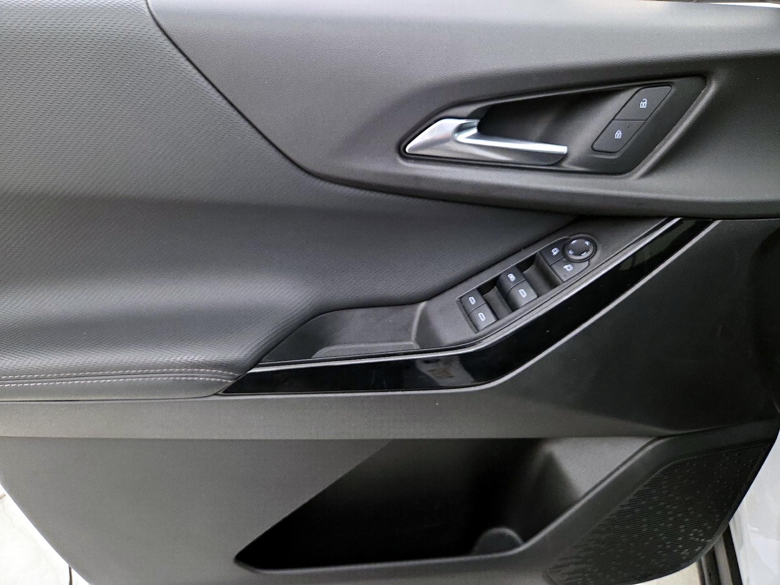 2025 Chevrolet Equinox LT - Photo 13