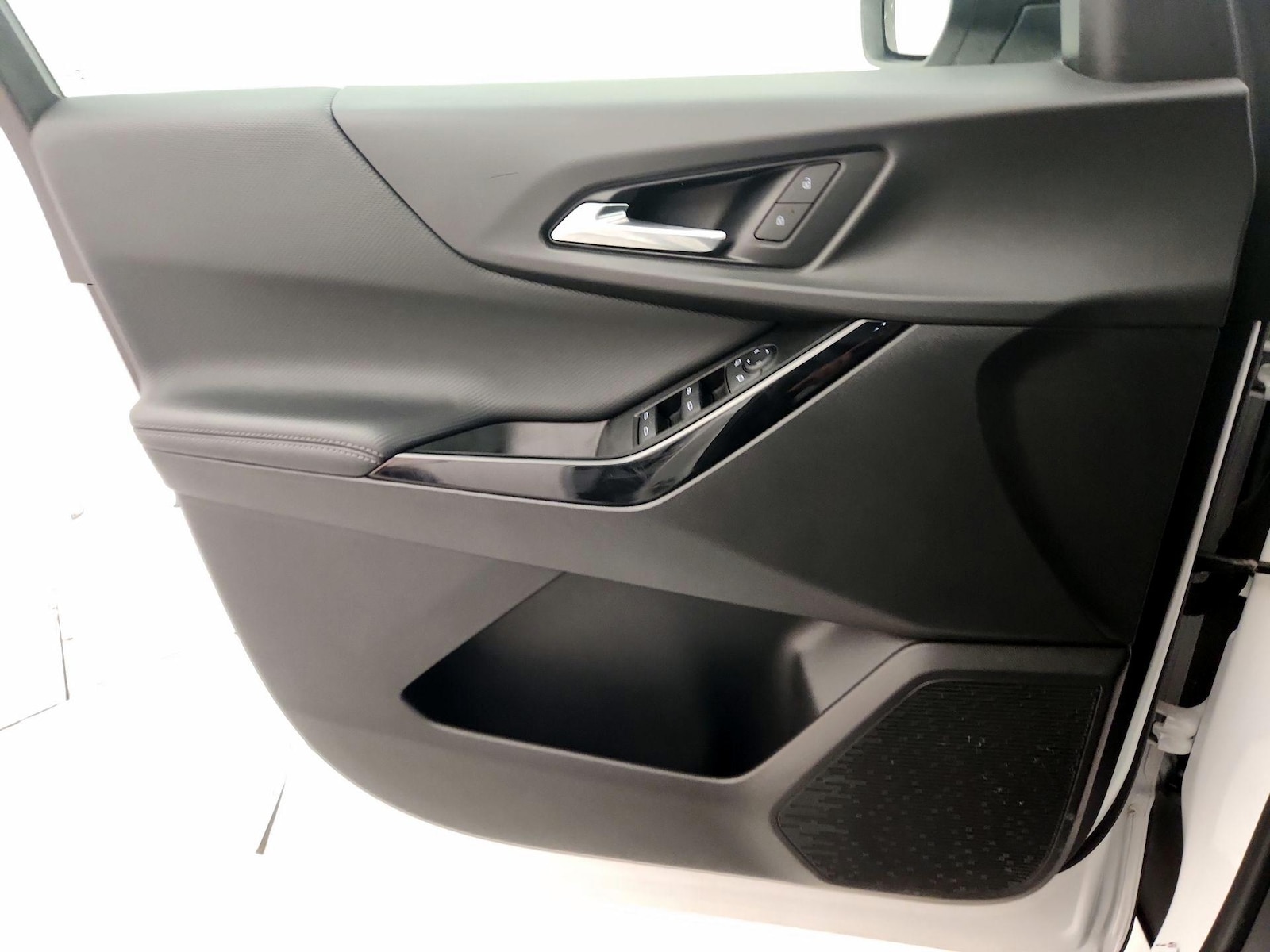 2025 Chevrolet Equinox LT - Photo 13
