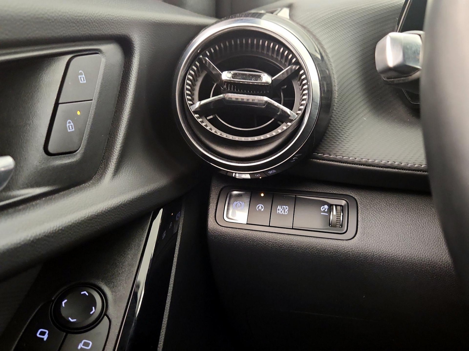 2025 Chevrolet Equinox LT - Photo 14