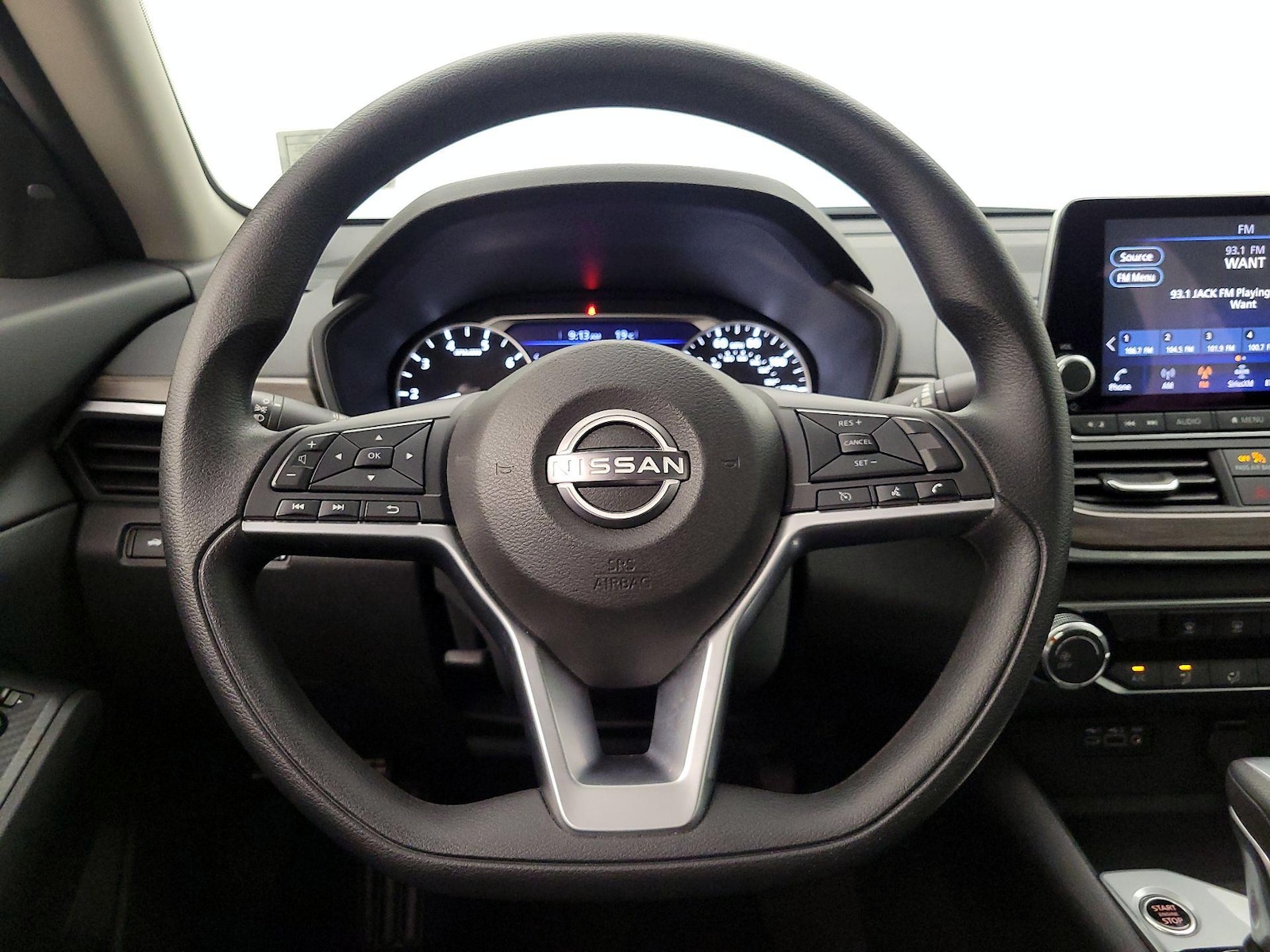2025 Nissan Altima SV - Photo 11