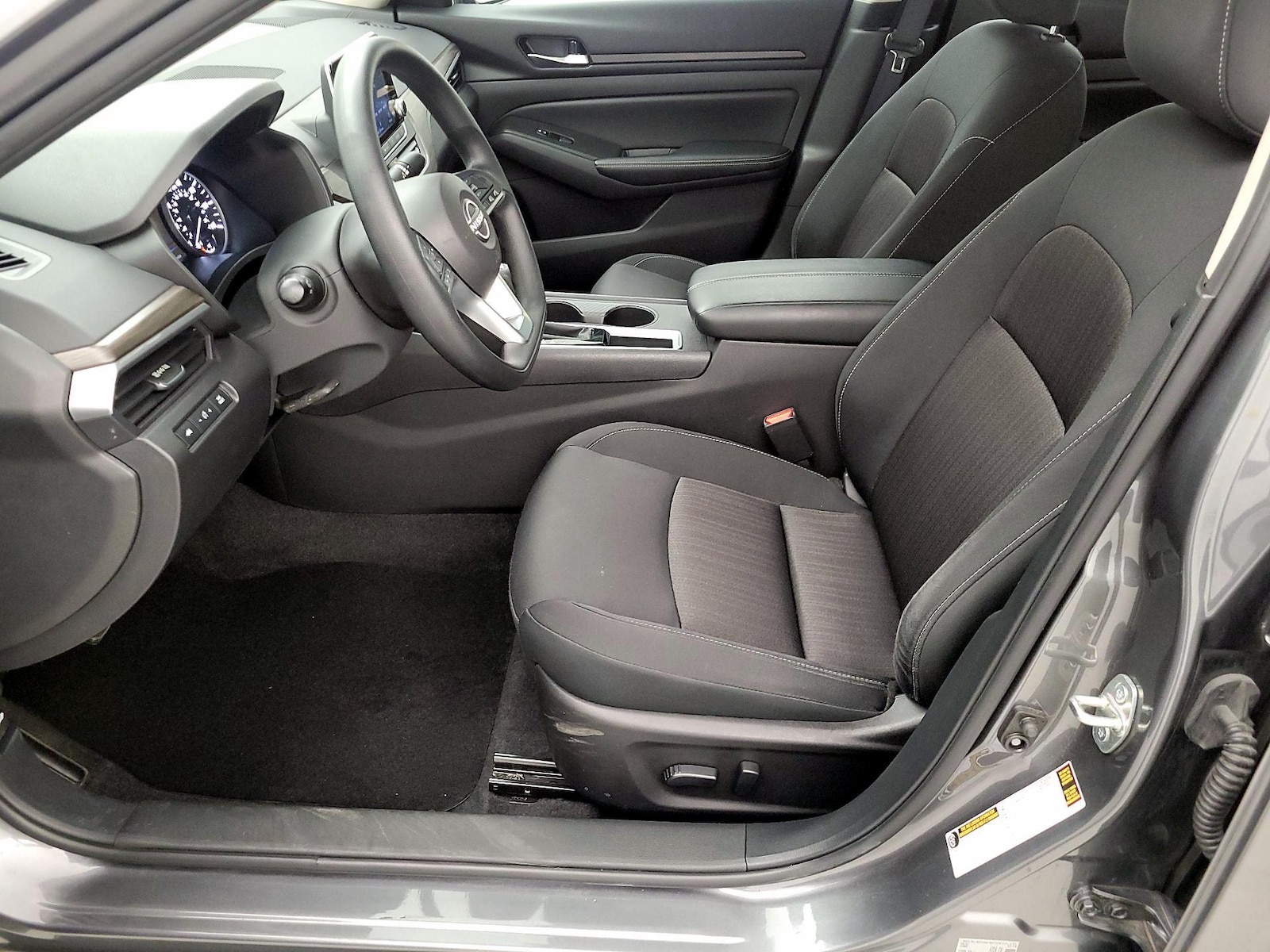 2025 Nissan Altima SV - Photo 12
