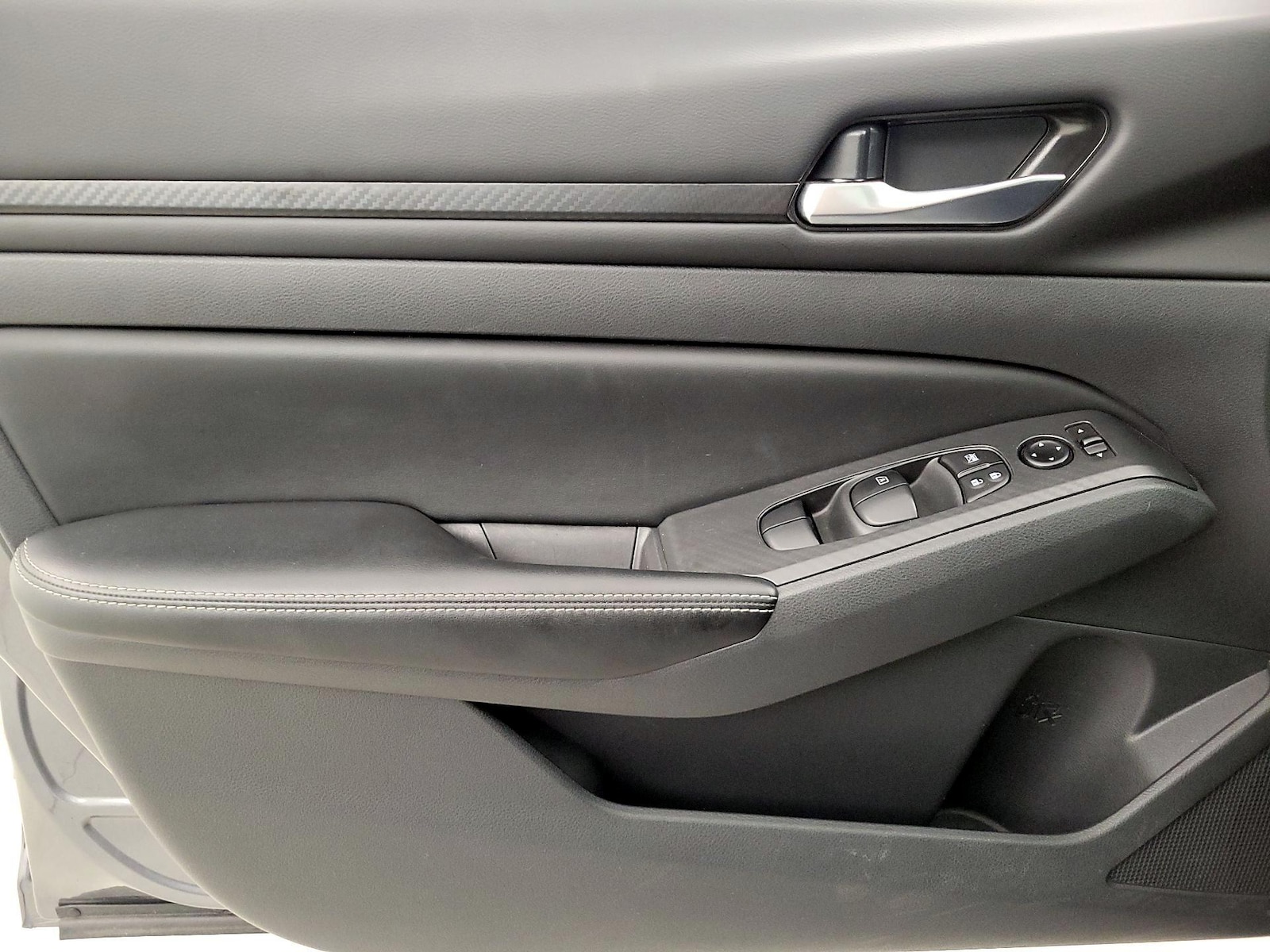 2025 Nissan Altima SV - Photo 13