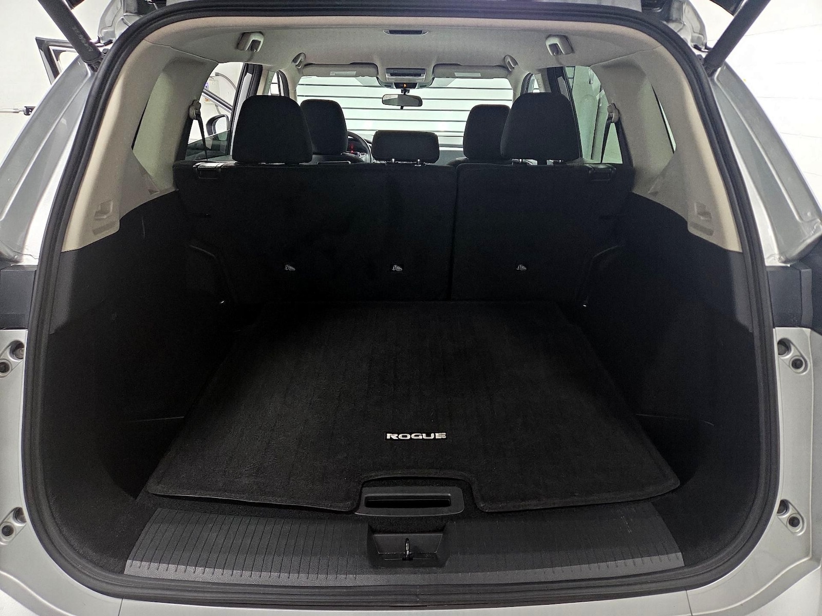 2025 Nissan Rogue SV - Photo 21