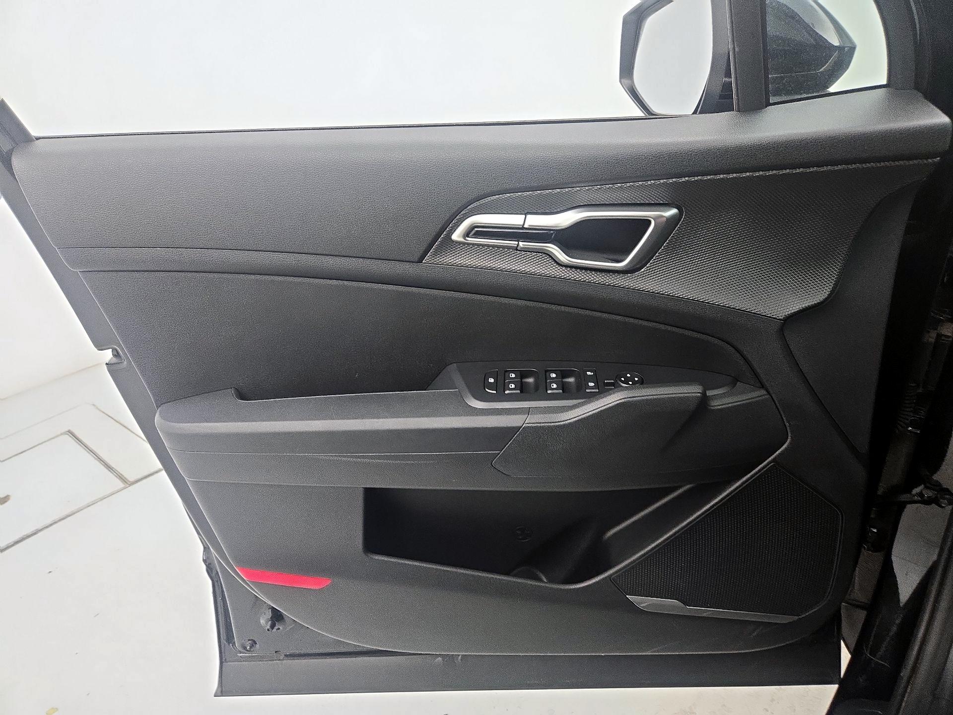 Thumbnail: 2025 Kia Sportage - 12