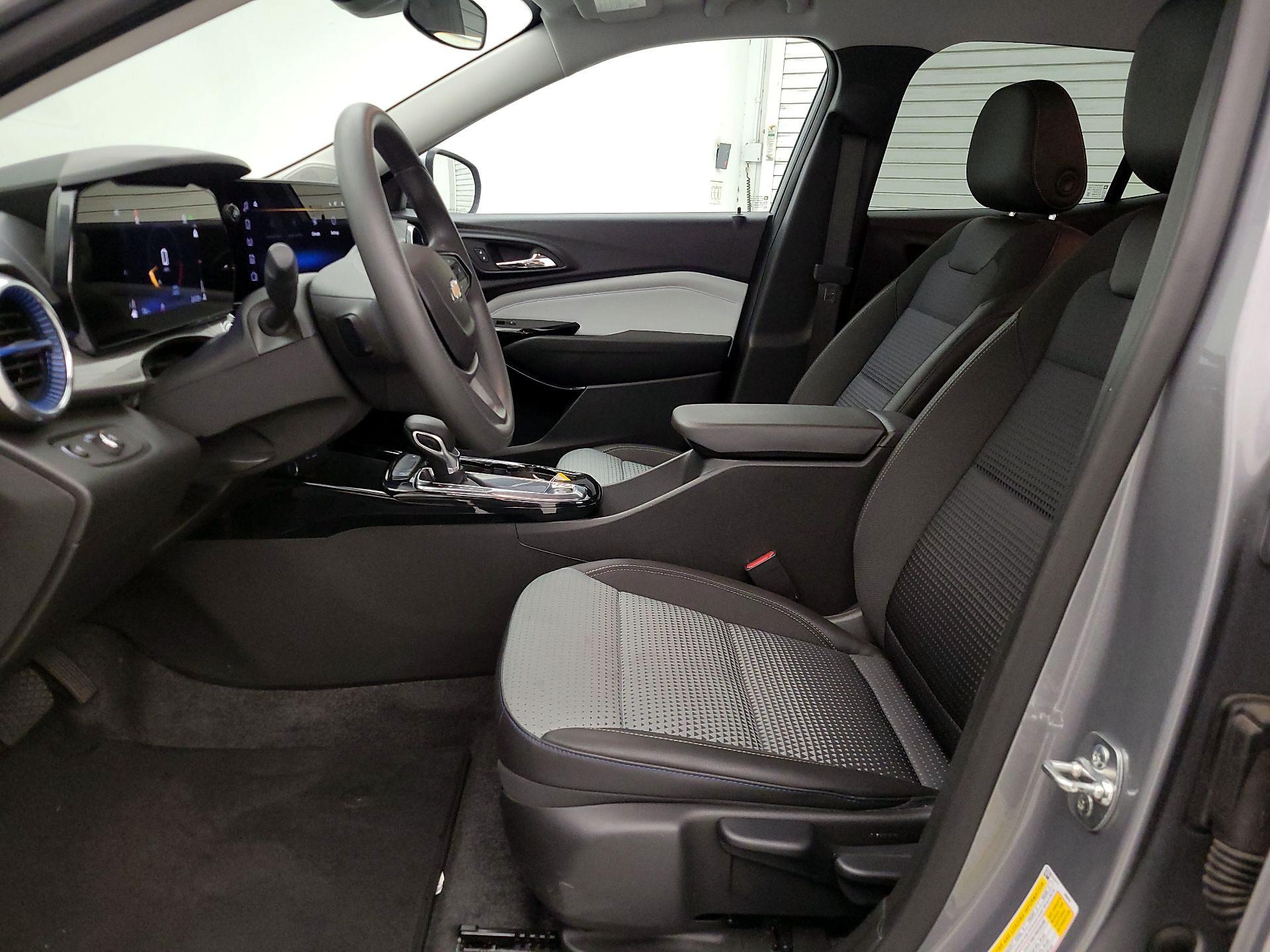 Thumbnail: 2025 Chevrolet Trax - 11