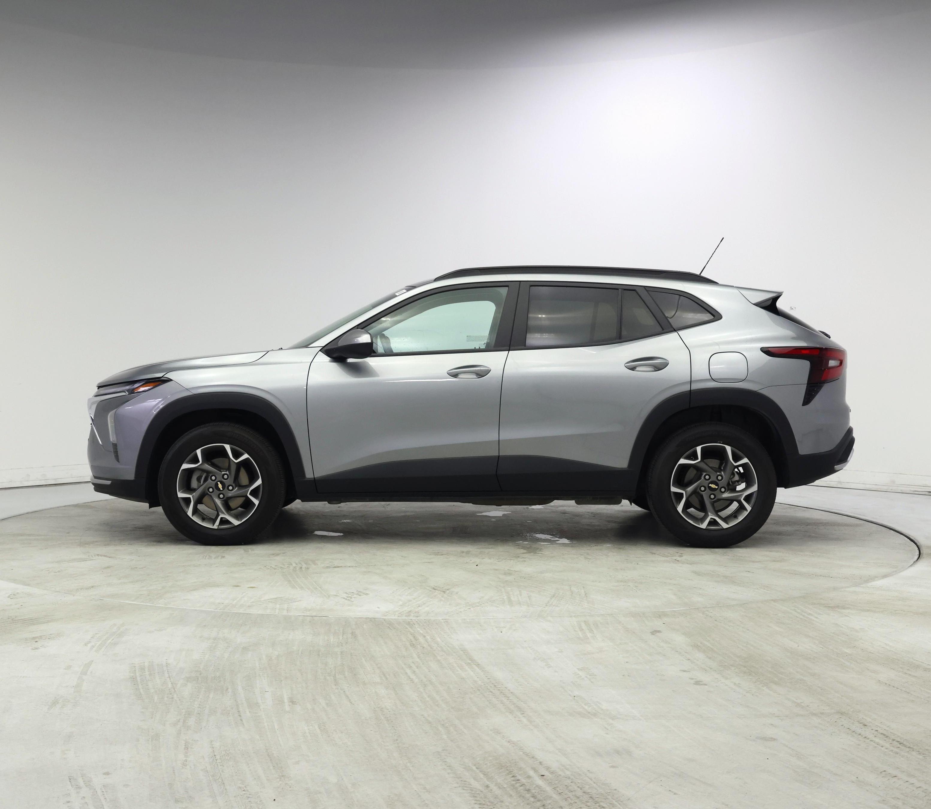 Thumbnail: 2025 Chevrolet Trax - 3