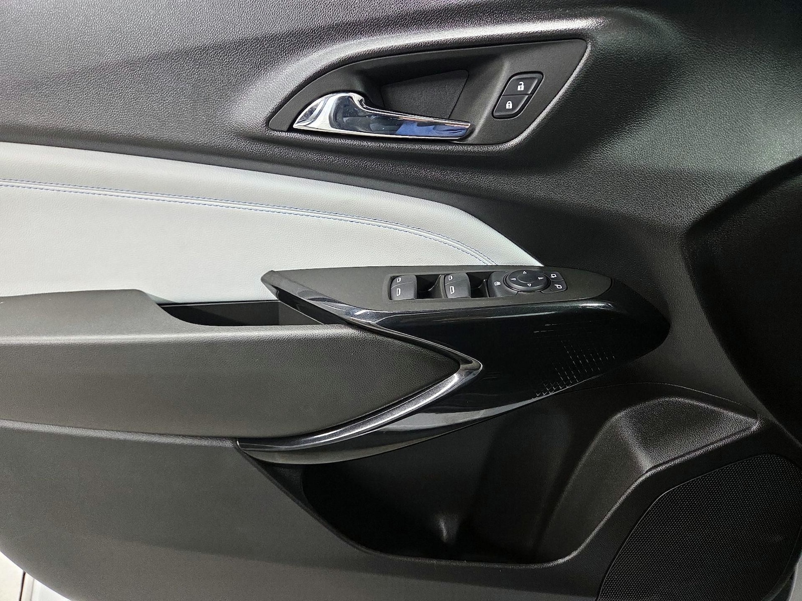 2025 Chevrolet Trax LT - Photo 13