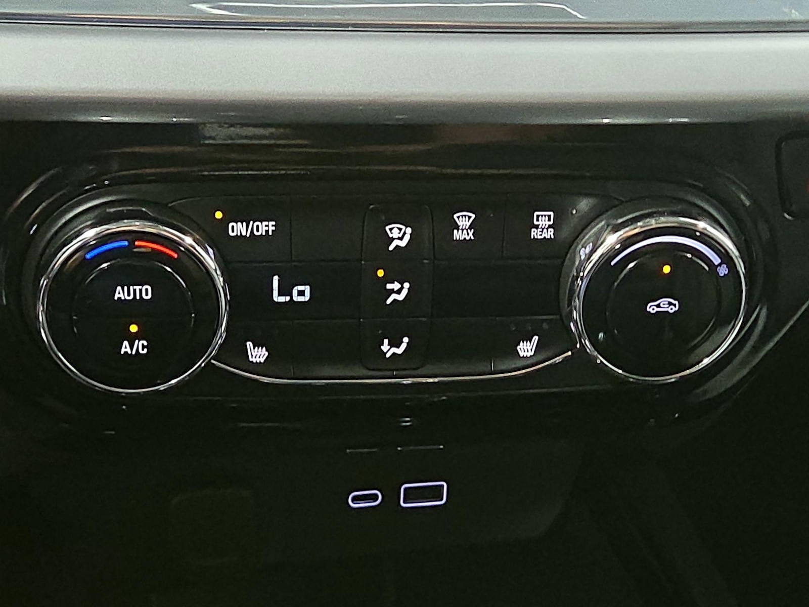 2025 Chevrolet Trax LT - Photo 17