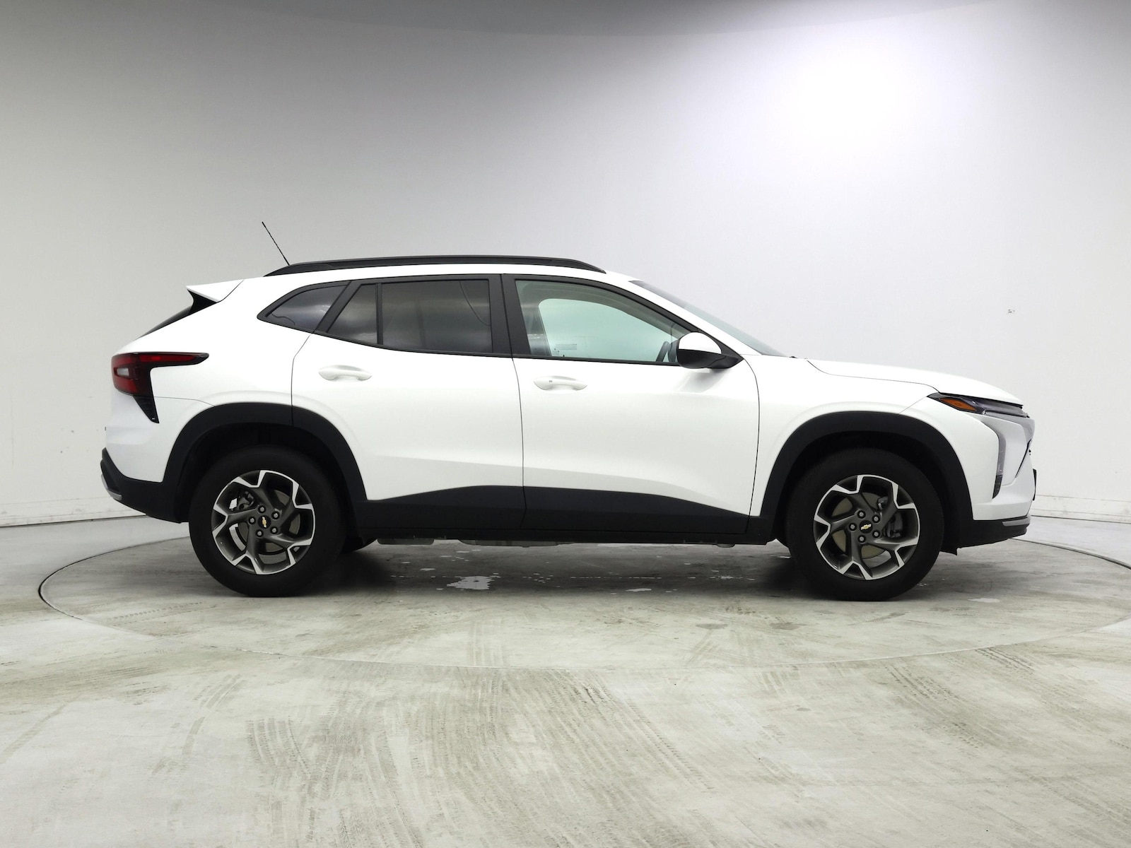2025 Chevrolet Trax LT - Photo 8