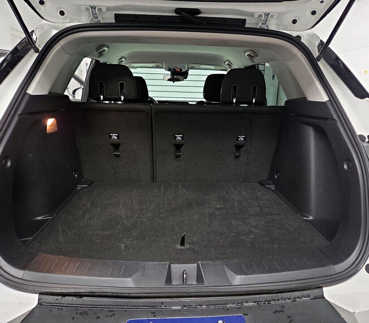 Trunk/Cargo (Seats Up)