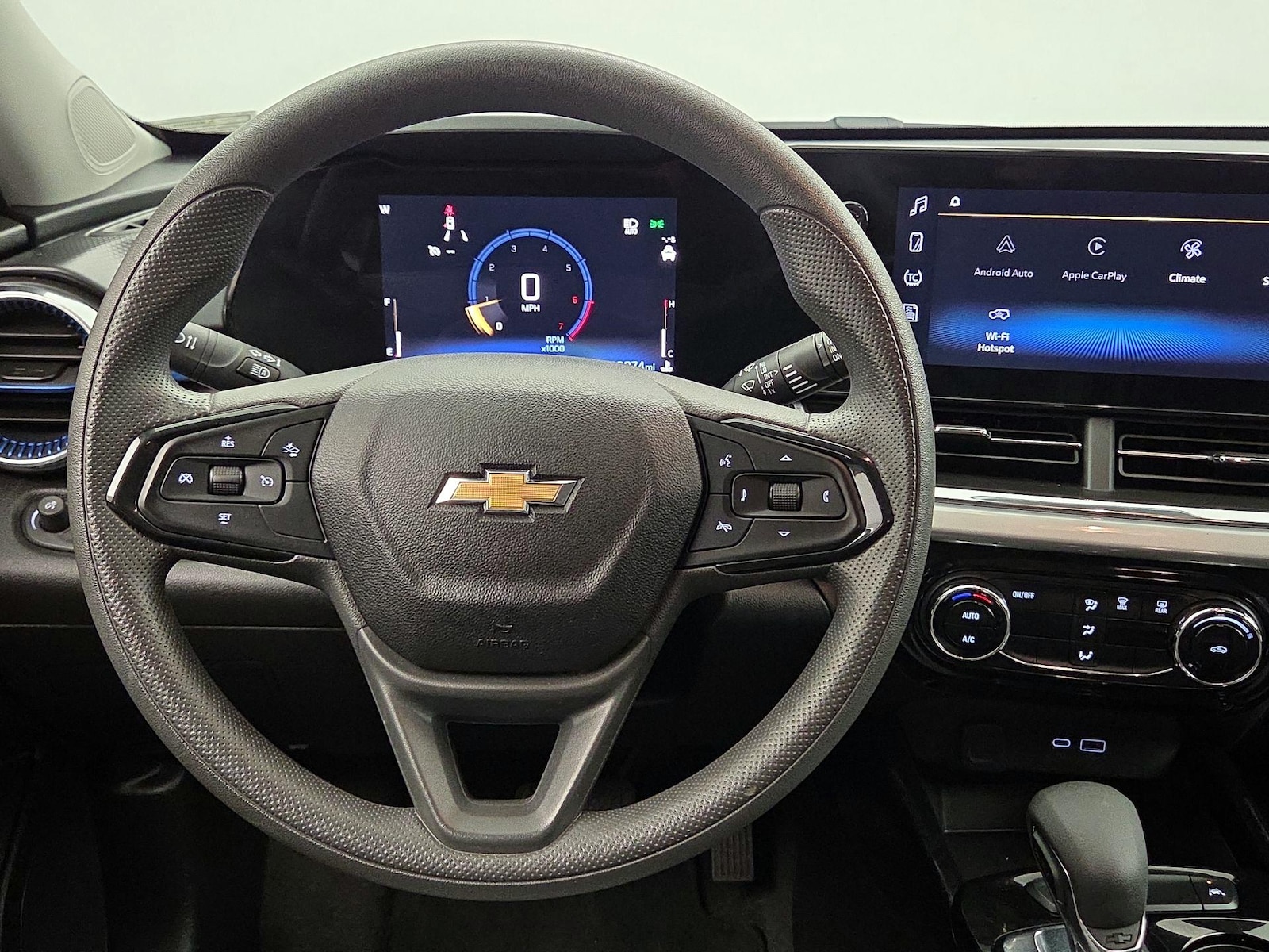 2025 Chevrolet Trax LT - Photo 11