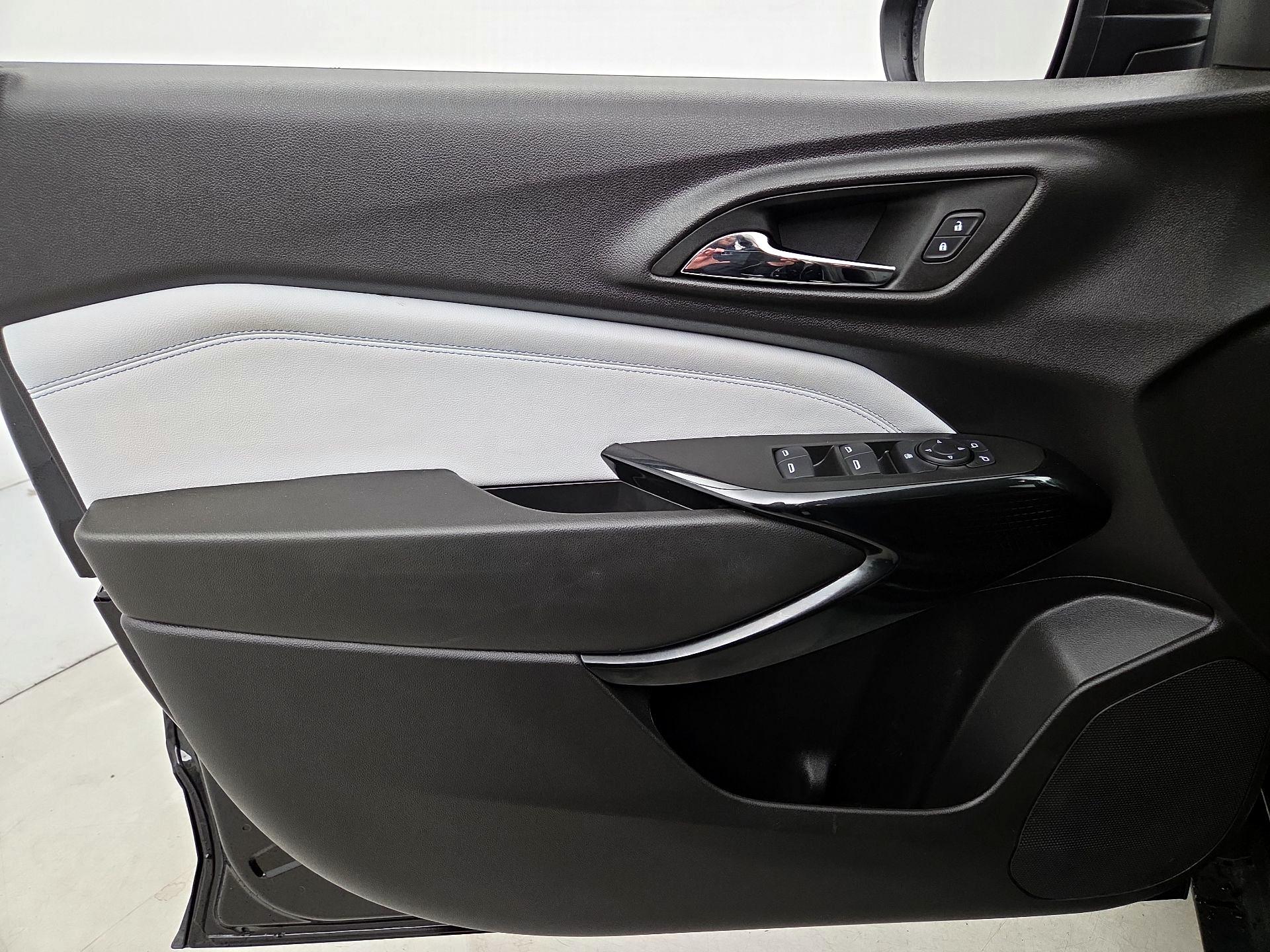 Thumbnail: 2025 Chevrolet Trax - 12