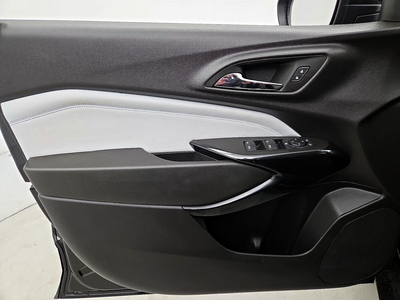 2025 Chevrolet Trax LT - Photo 13