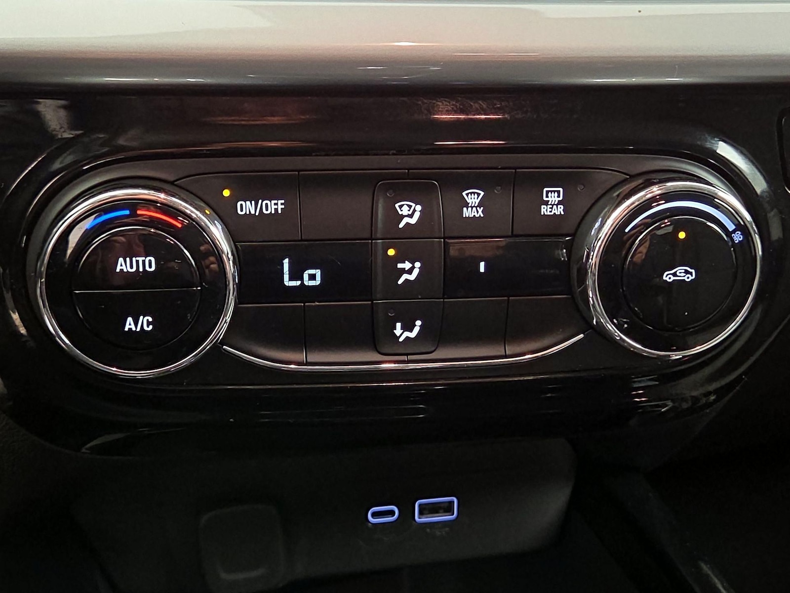 2025 Chevrolet Trax LT - Photo 17