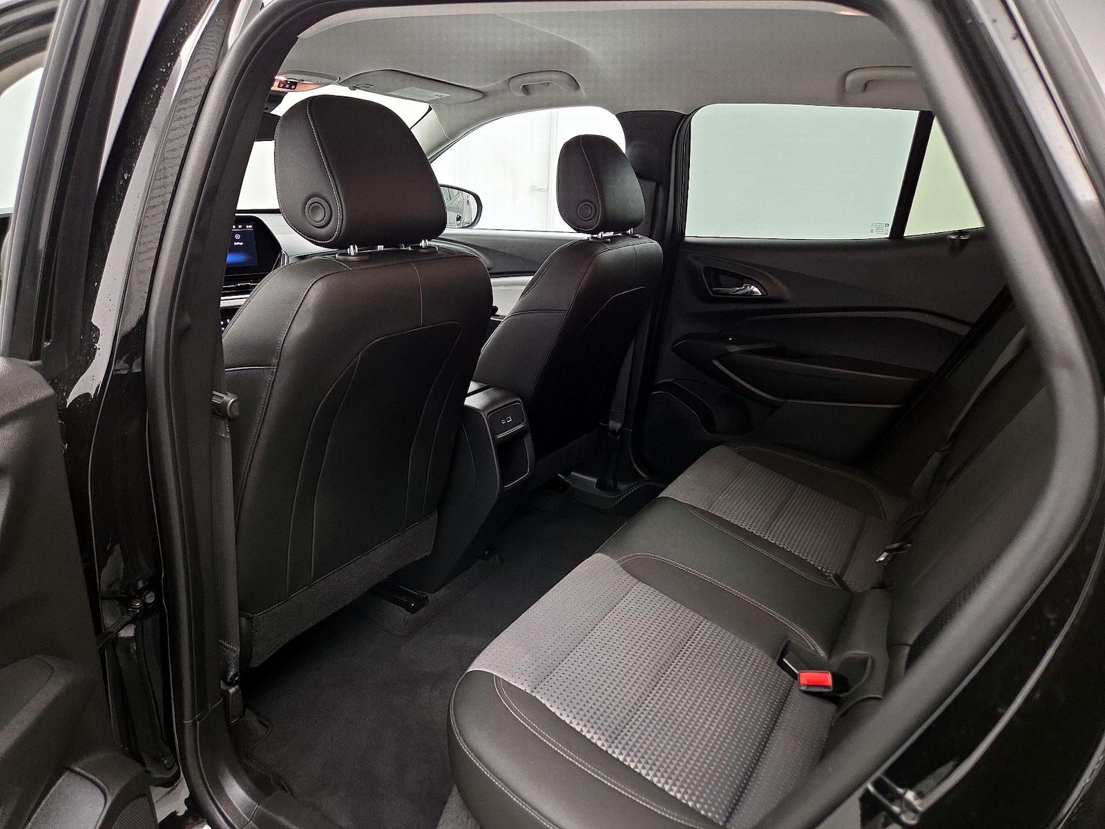 2025 Chevrolet Trax LT - Photo 21