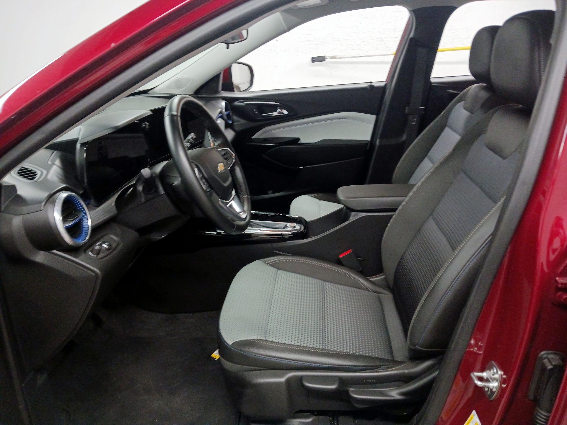 Thumbnail: 2025 Chevrolet Trax - 11