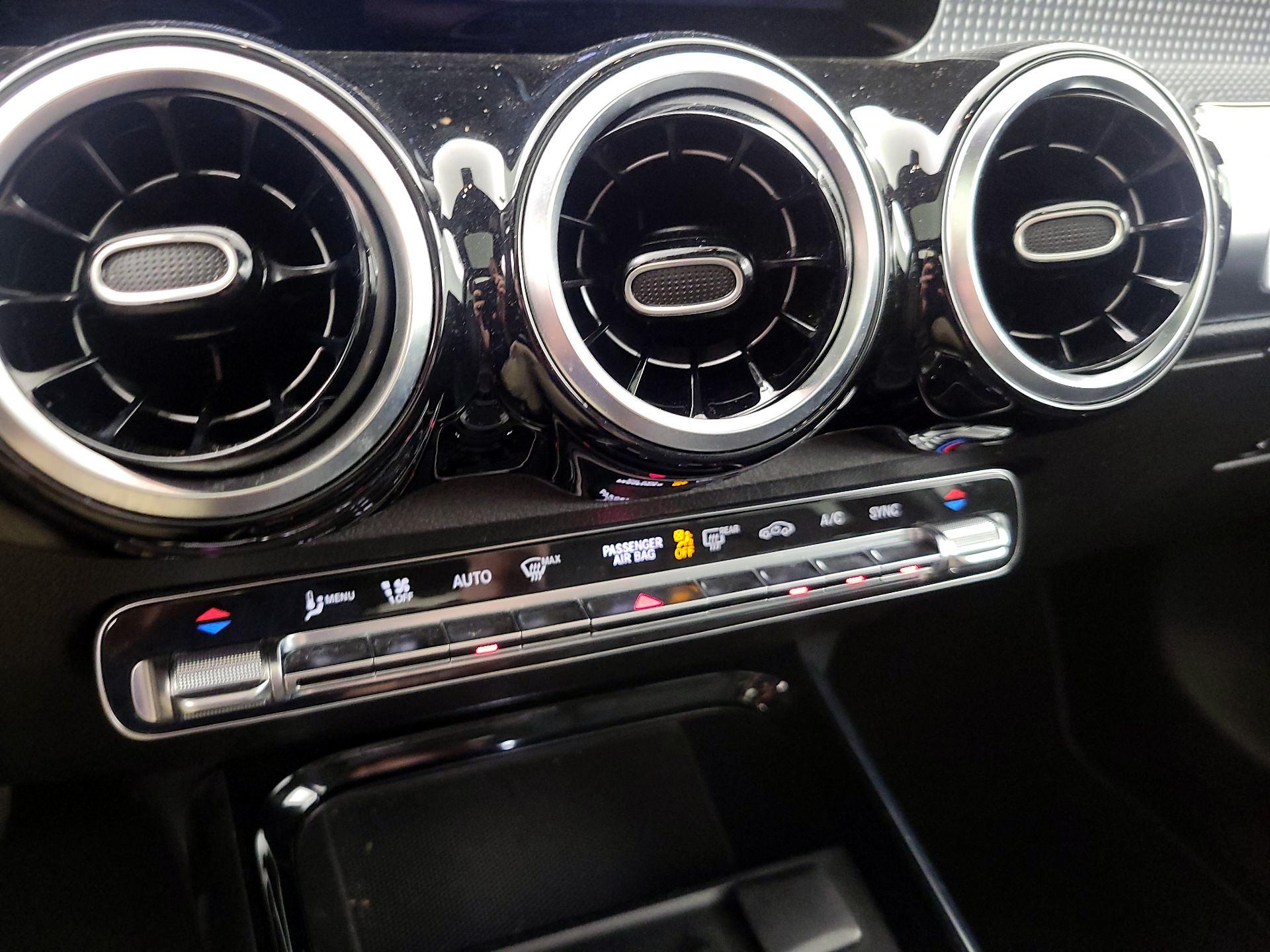 Thumbnail: 2020 Mercedes-Benz GLB - 16