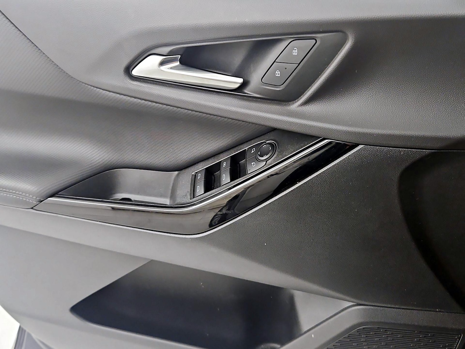 2025 Chevrolet Equinox LT - Photo 13