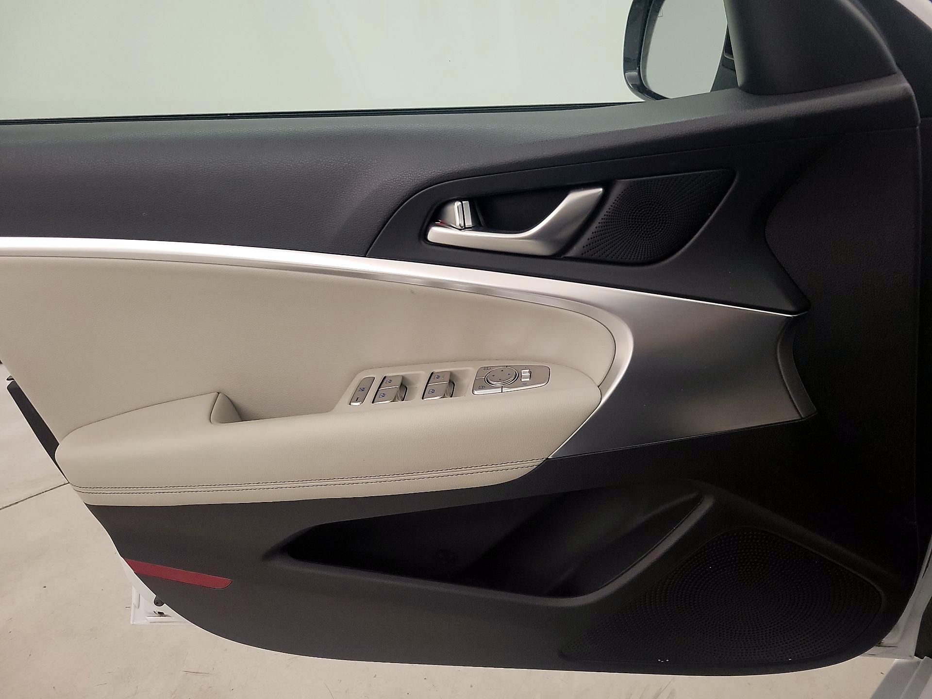 Thumbnail: 2025 Genesis G70 - 12