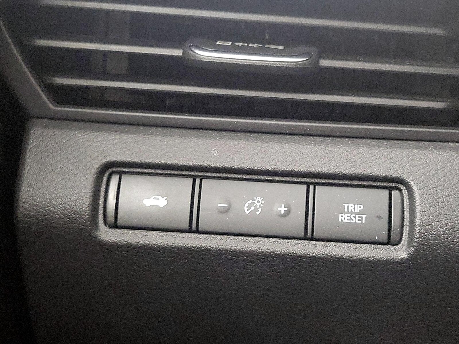 2025 Nissan Altima SV - Photo 14