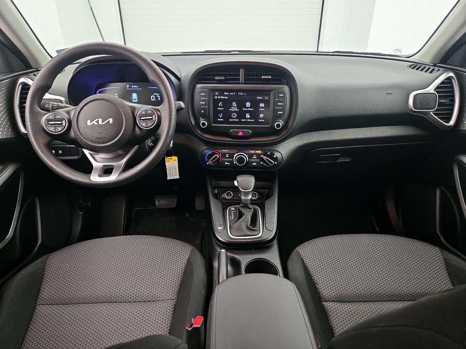2025 Kia Soul LX - Photo 10