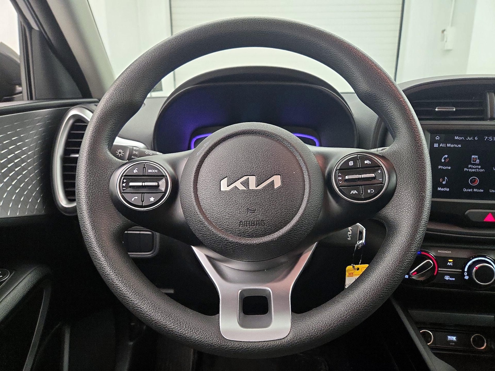 2025 Kia Soul LX - Photo 11