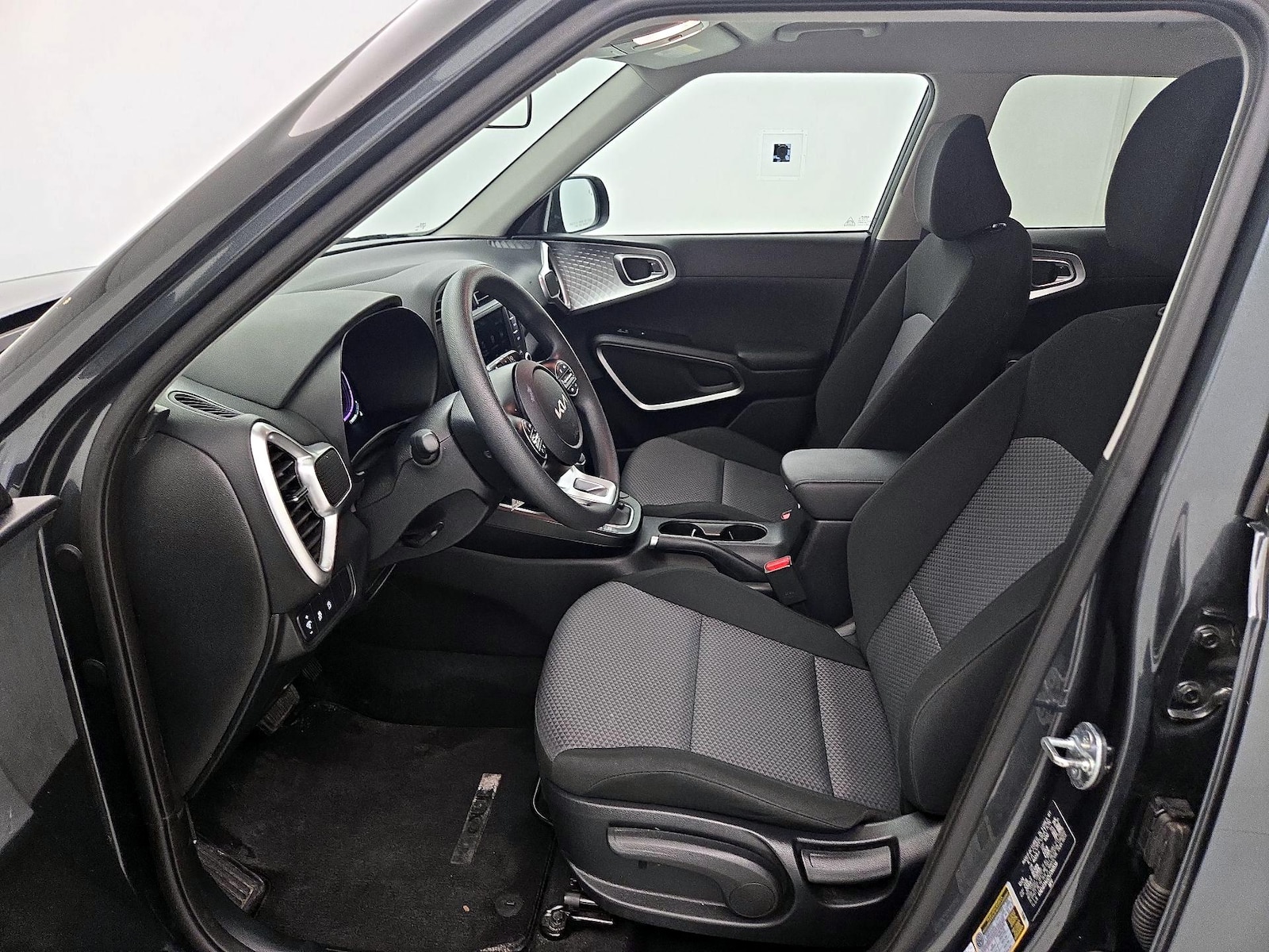 2025 Kia Soul LX - Photo 12