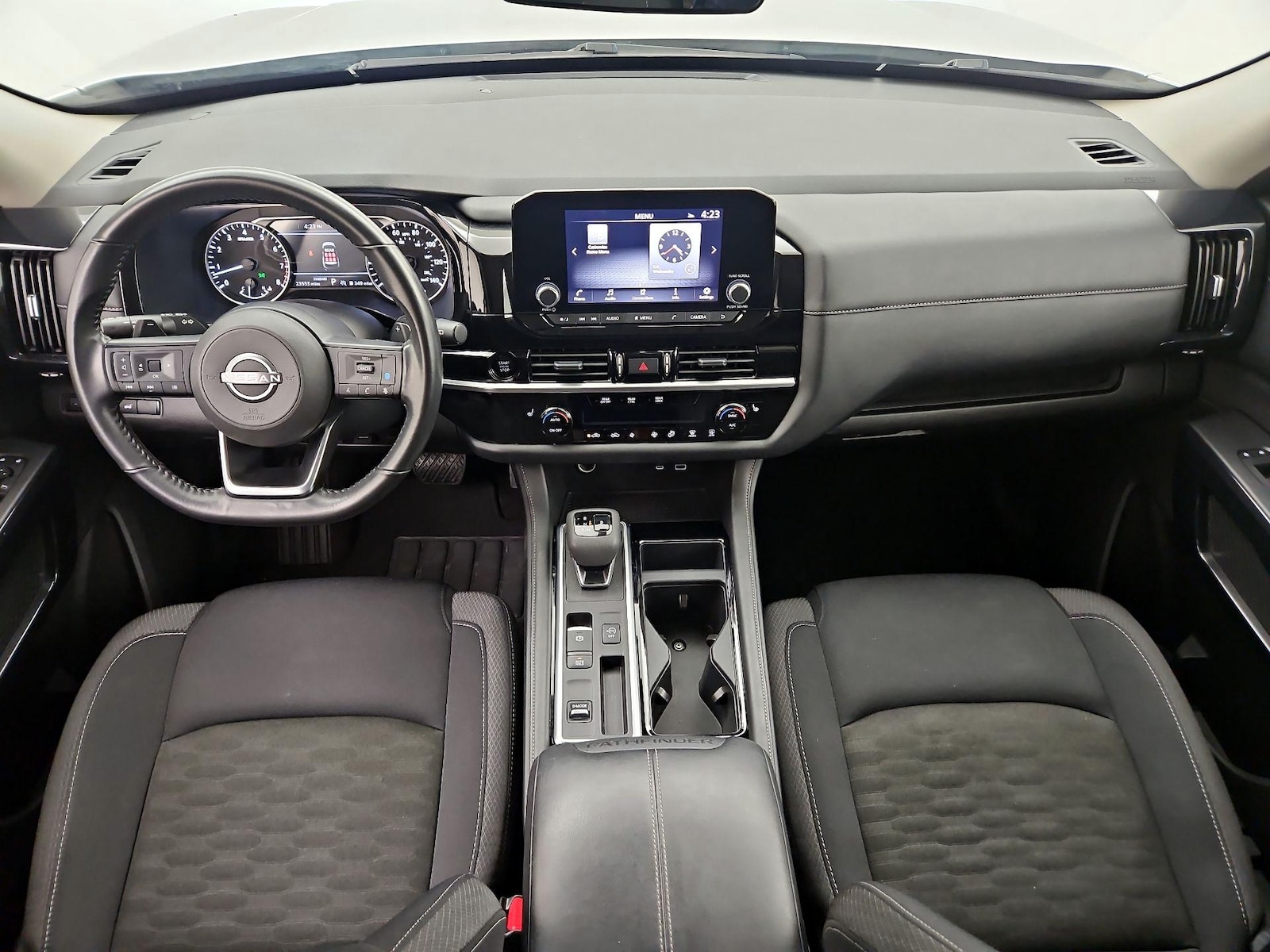 2025 Nissan Pathfinder SV - Photo 10