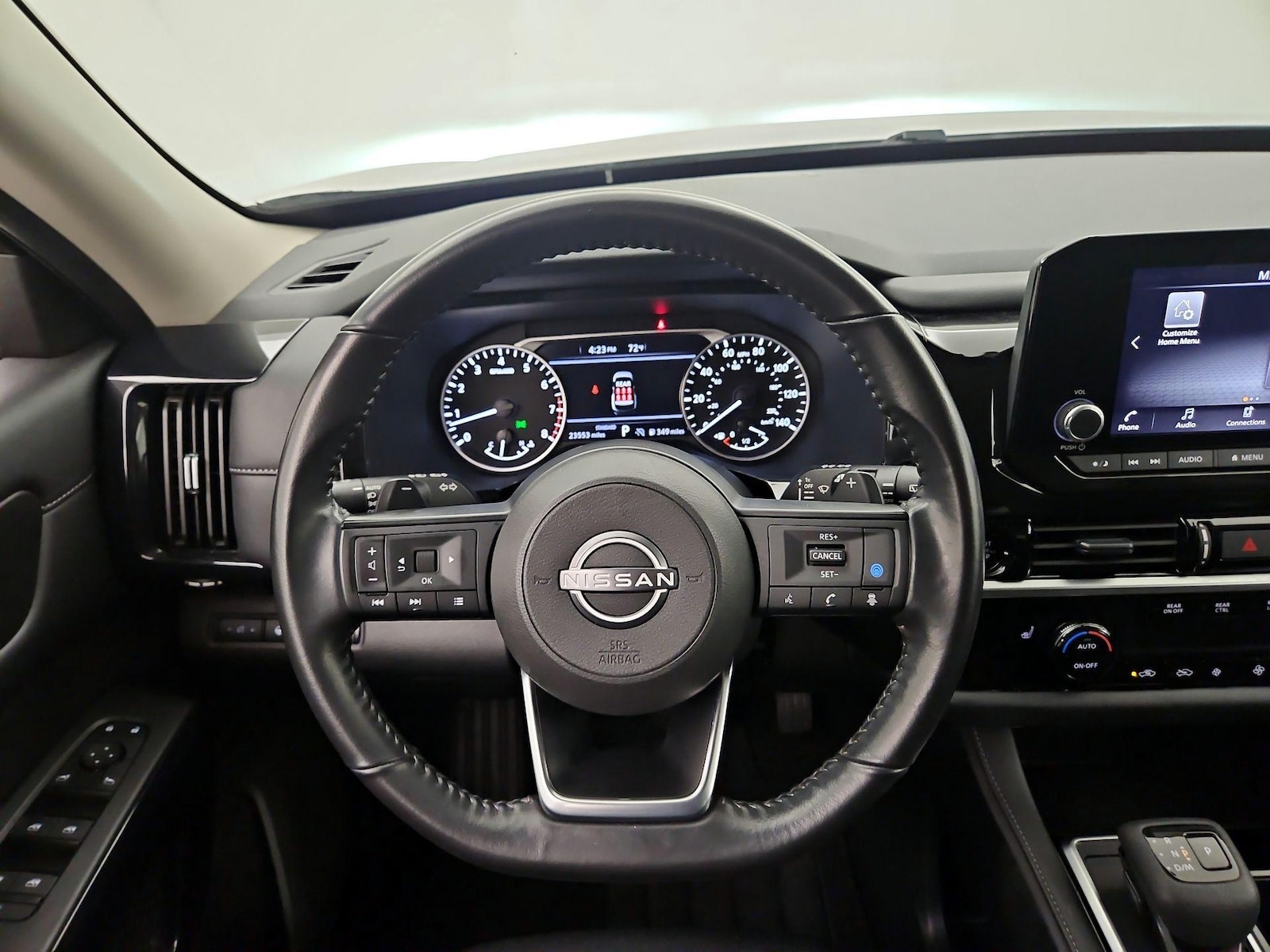 2025 Nissan Pathfinder SV - Photo 11