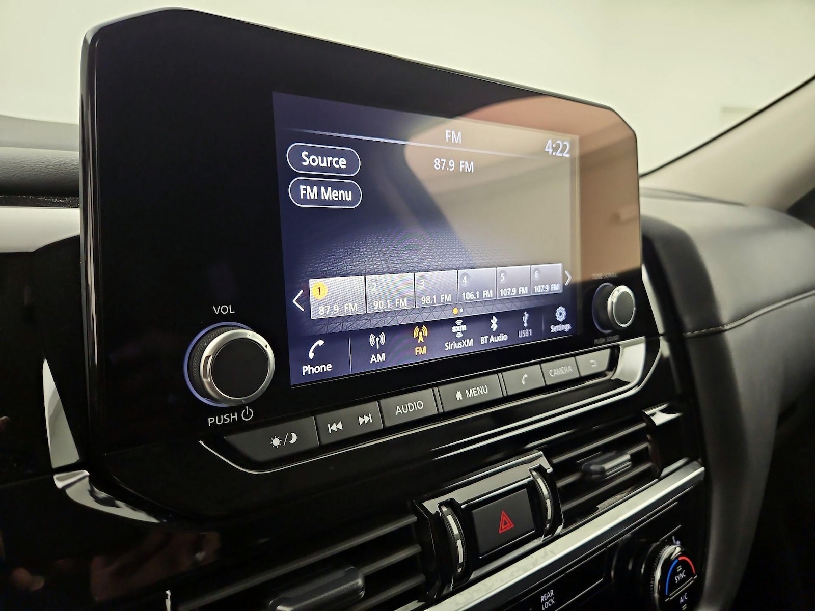 2025 Nissan Pathfinder SV - Photo 16