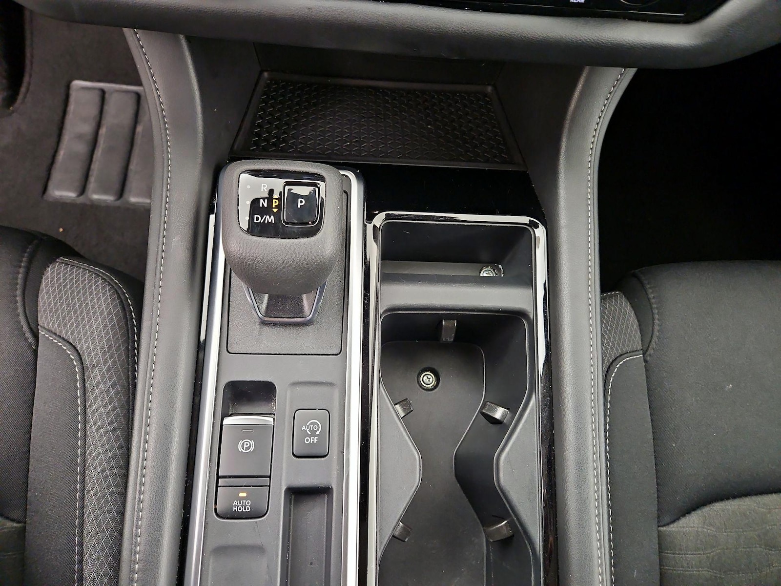 2025 Nissan Pathfinder SV - Photo 18