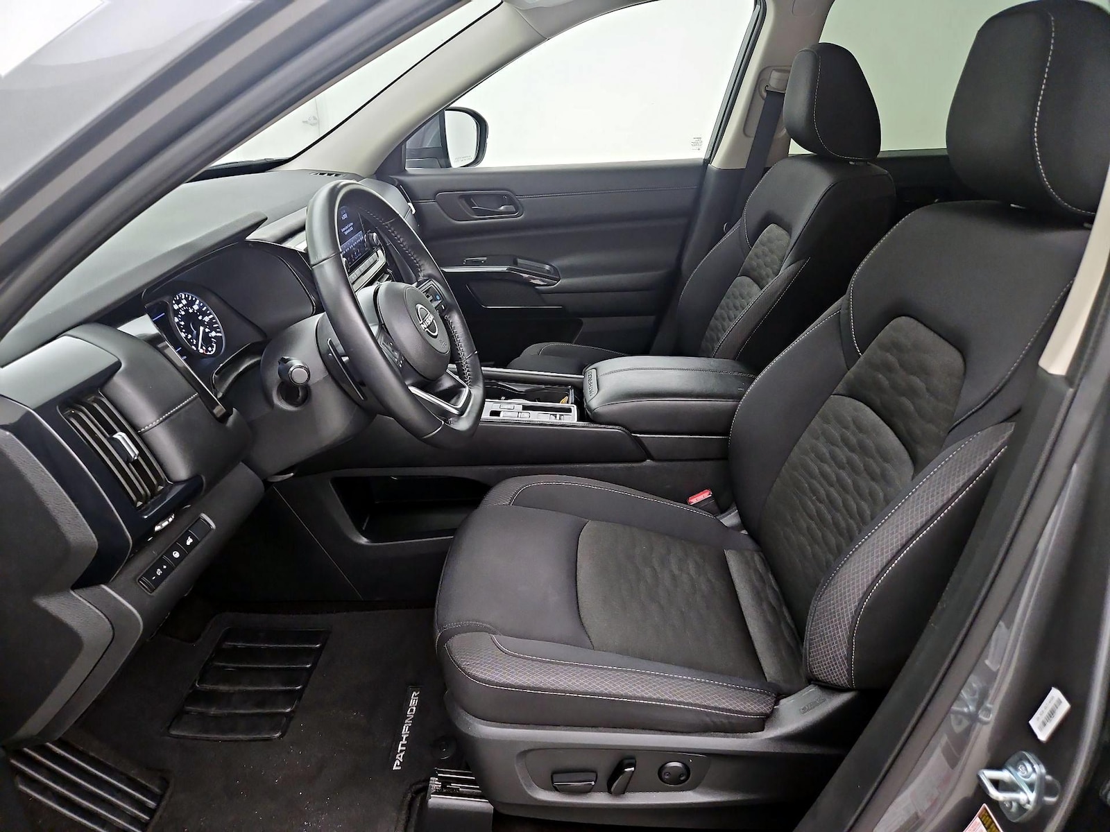 2025 Nissan Pathfinder SV - Photo 12