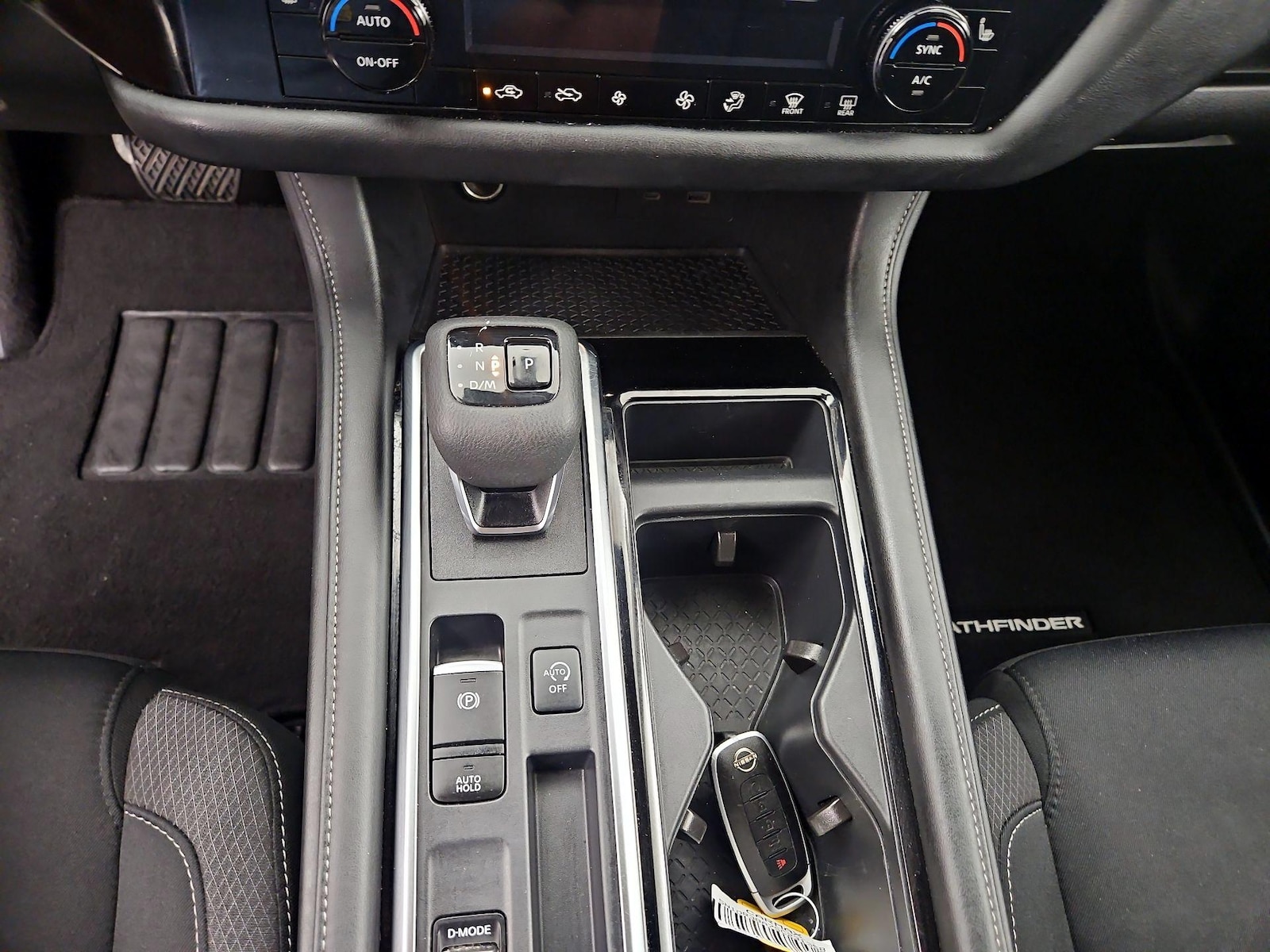 2025 Nissan Pathfinder SV - Photo 18