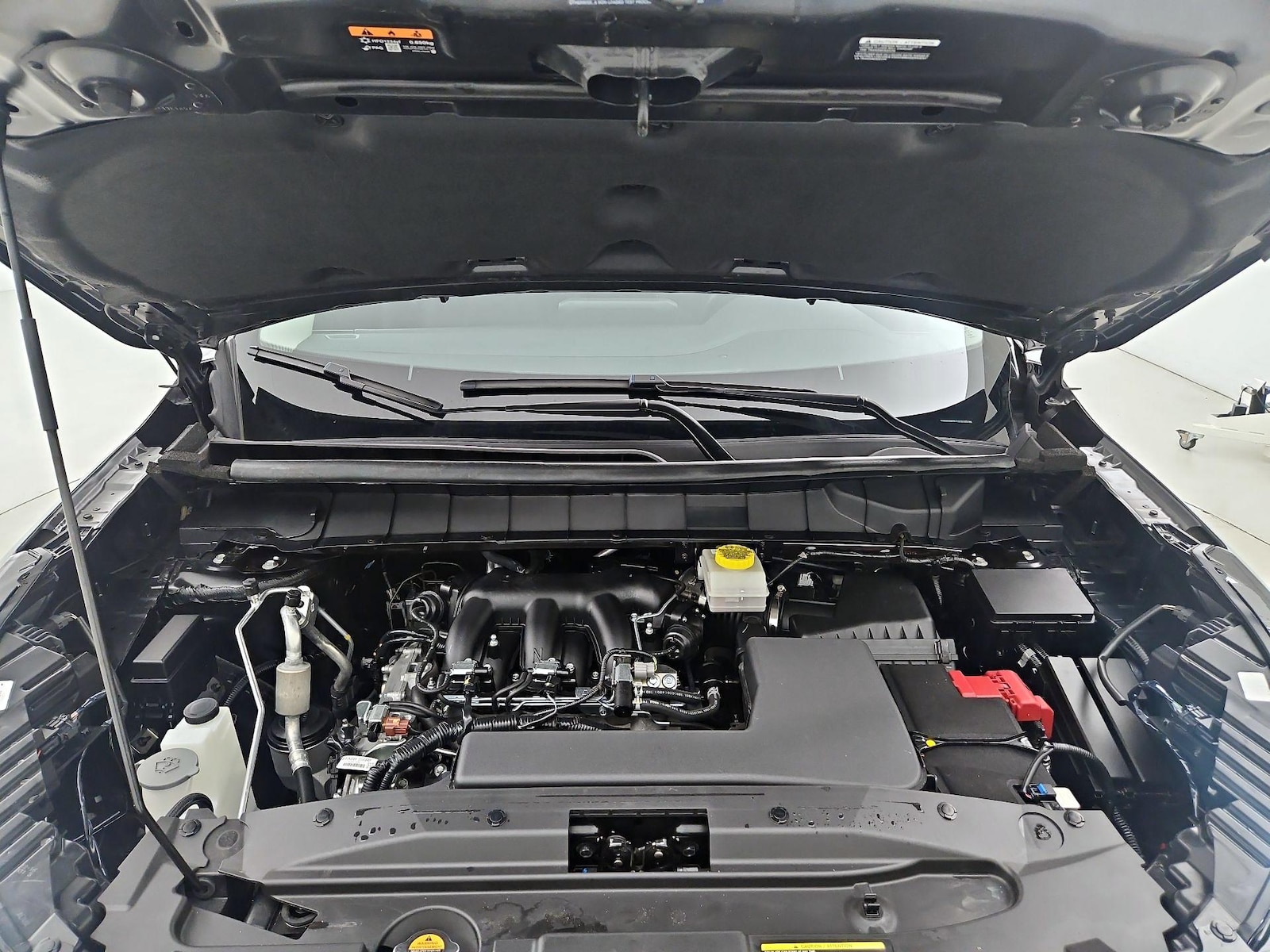 2025 Nissan Pathfinder SV - Photo 24