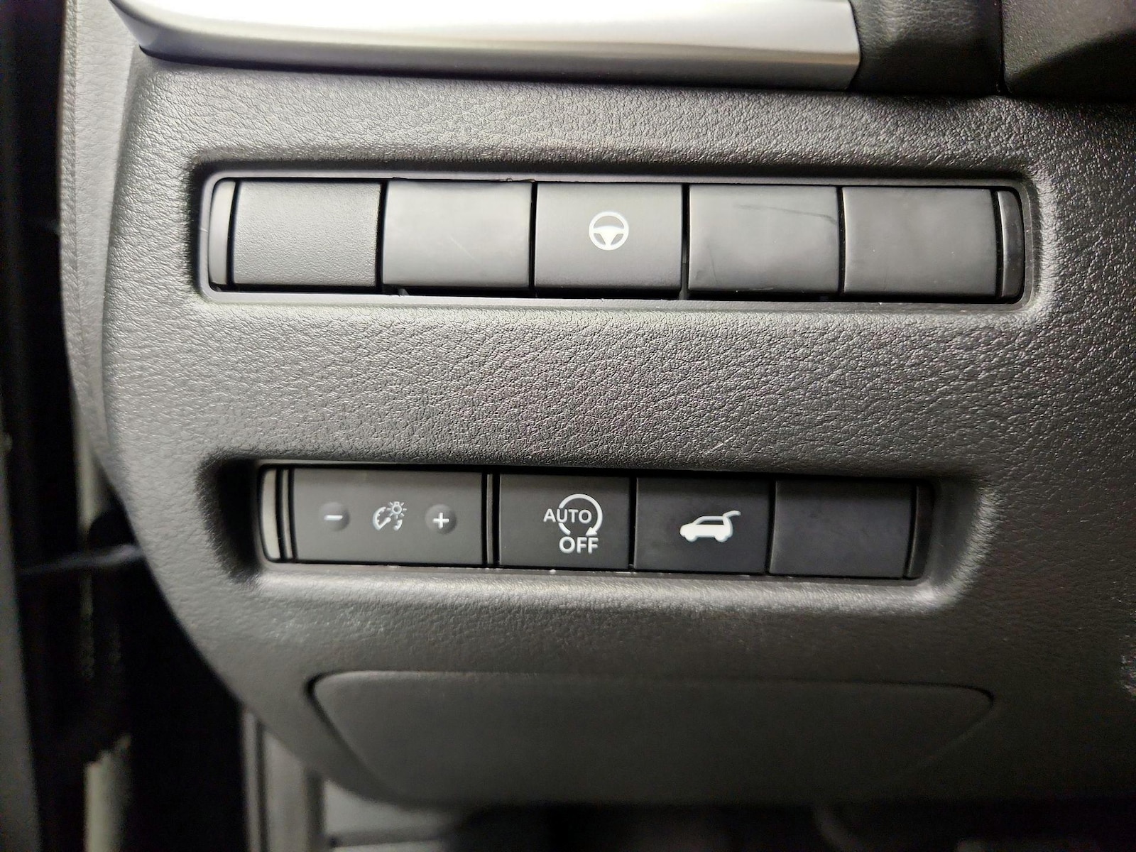 2025 Nissan Rogue SV - Photo 14