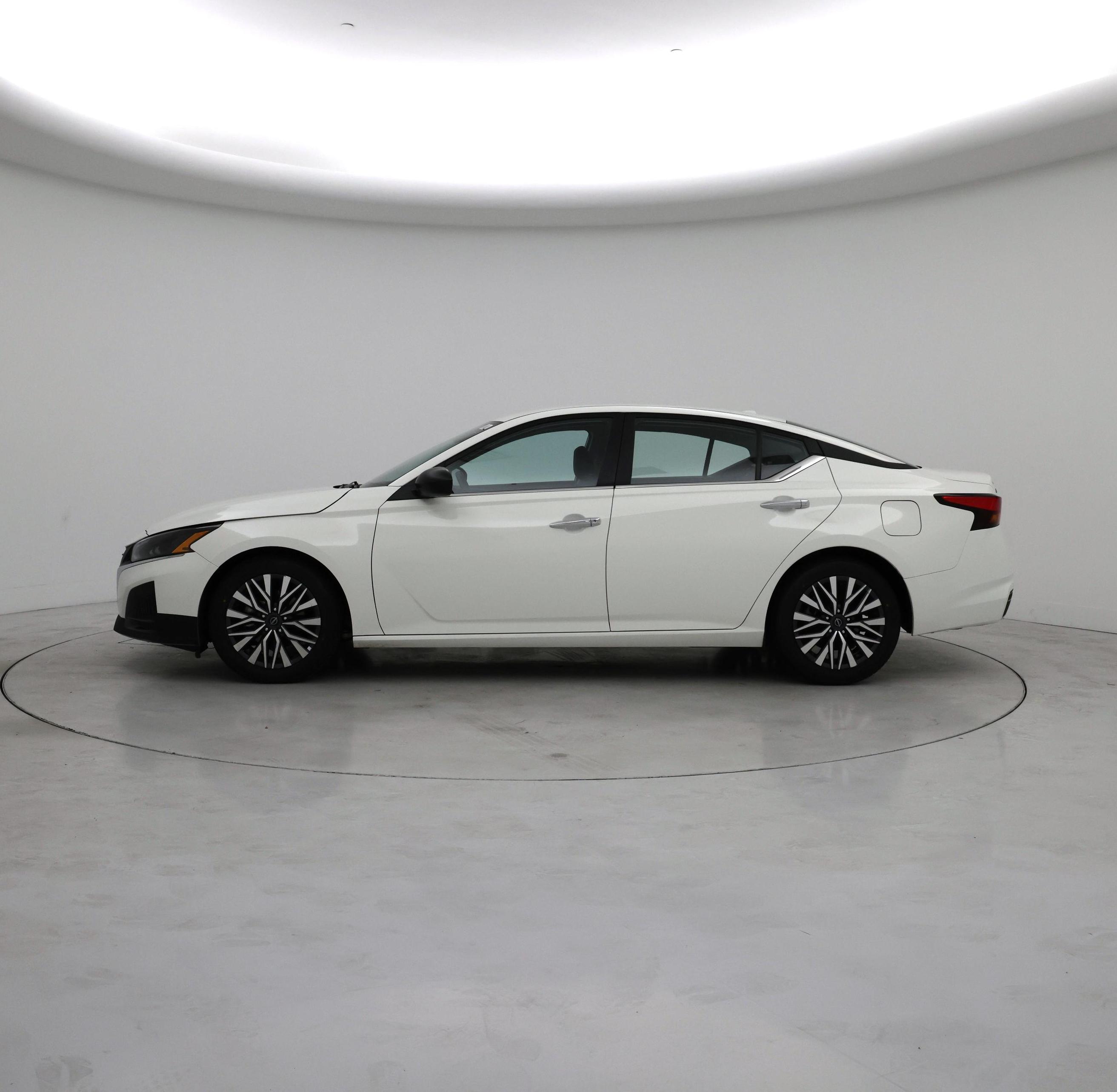 Thumbnail: 2025 Nissan Altima - 3