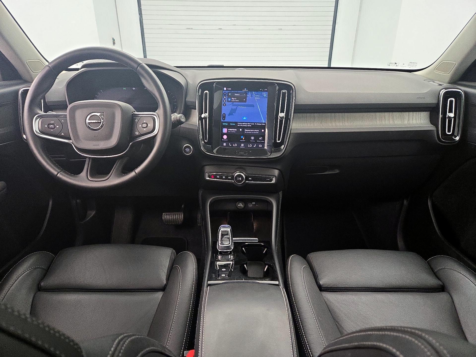 Thumbnail: 2025 Volvo XC40 - 9