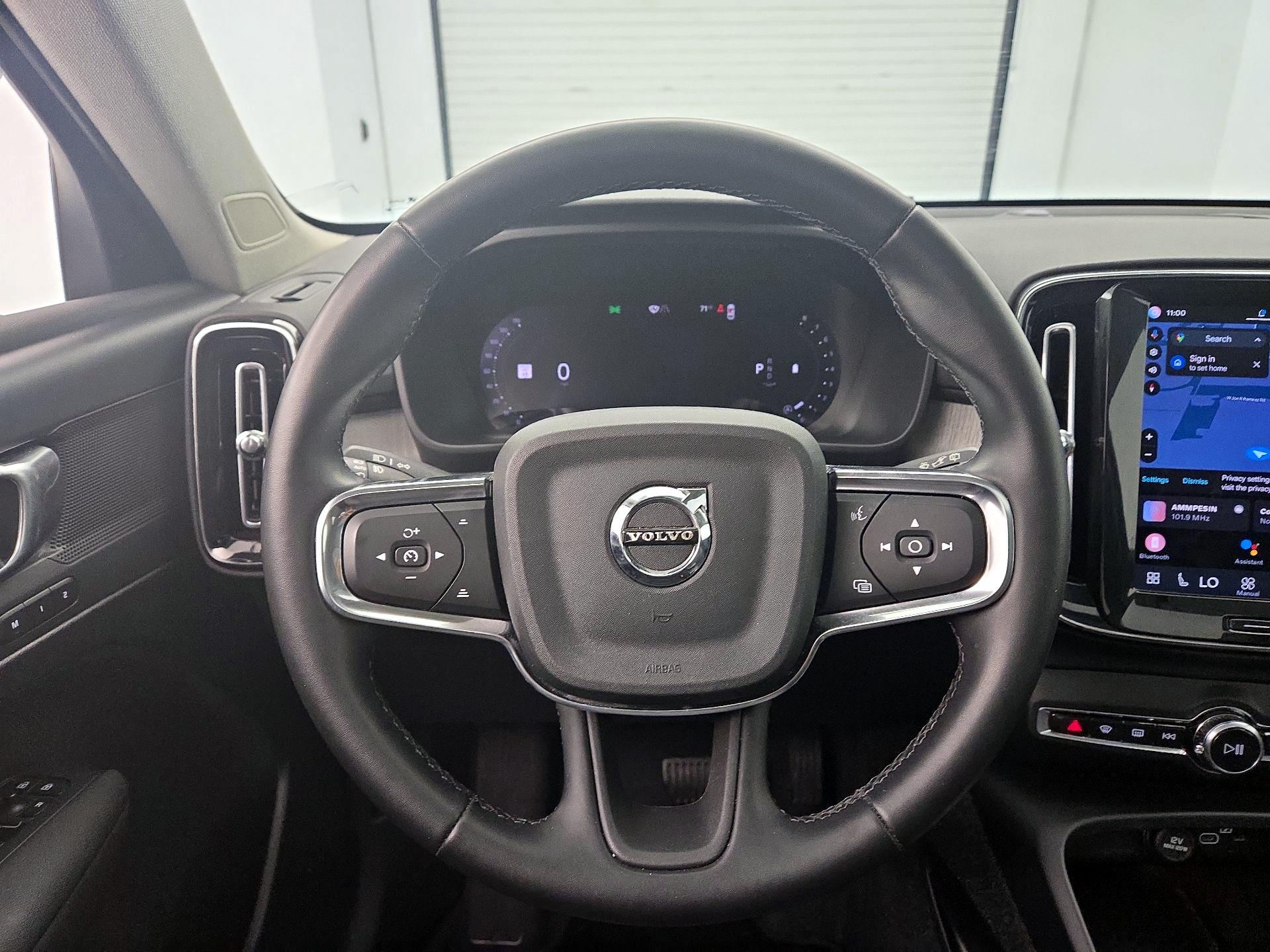Thumbnail: 2025 Volvo XC40 - 10
