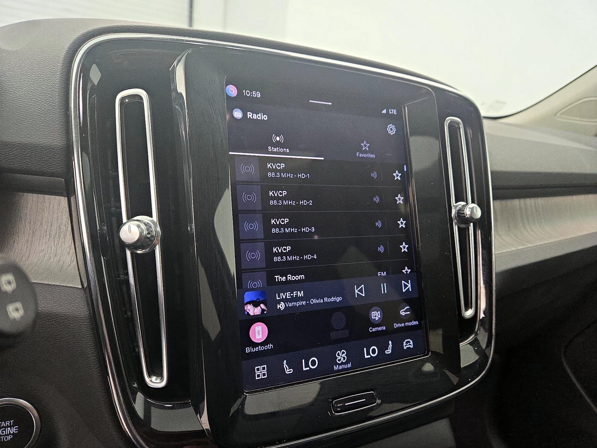 Thumbnail: 2025 Volvo XC40 - 15