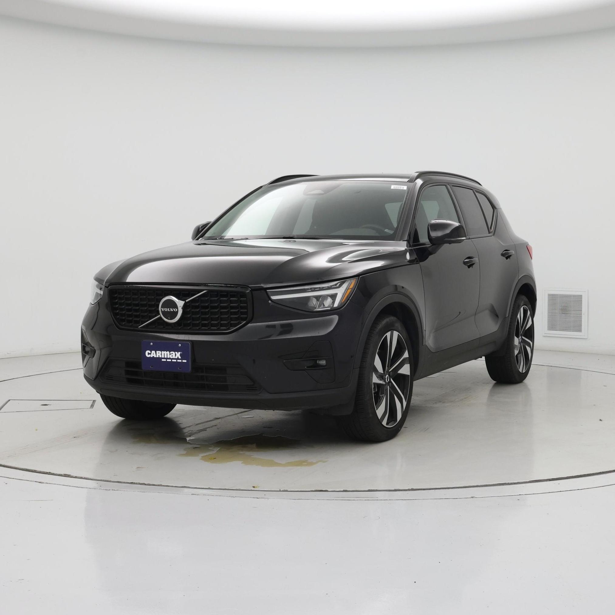 Thumbnail: 2025 Volvo XC40 - 4