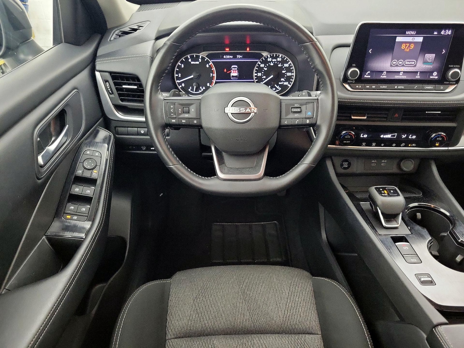 2025 Nissan Rogue SV - Photo 11