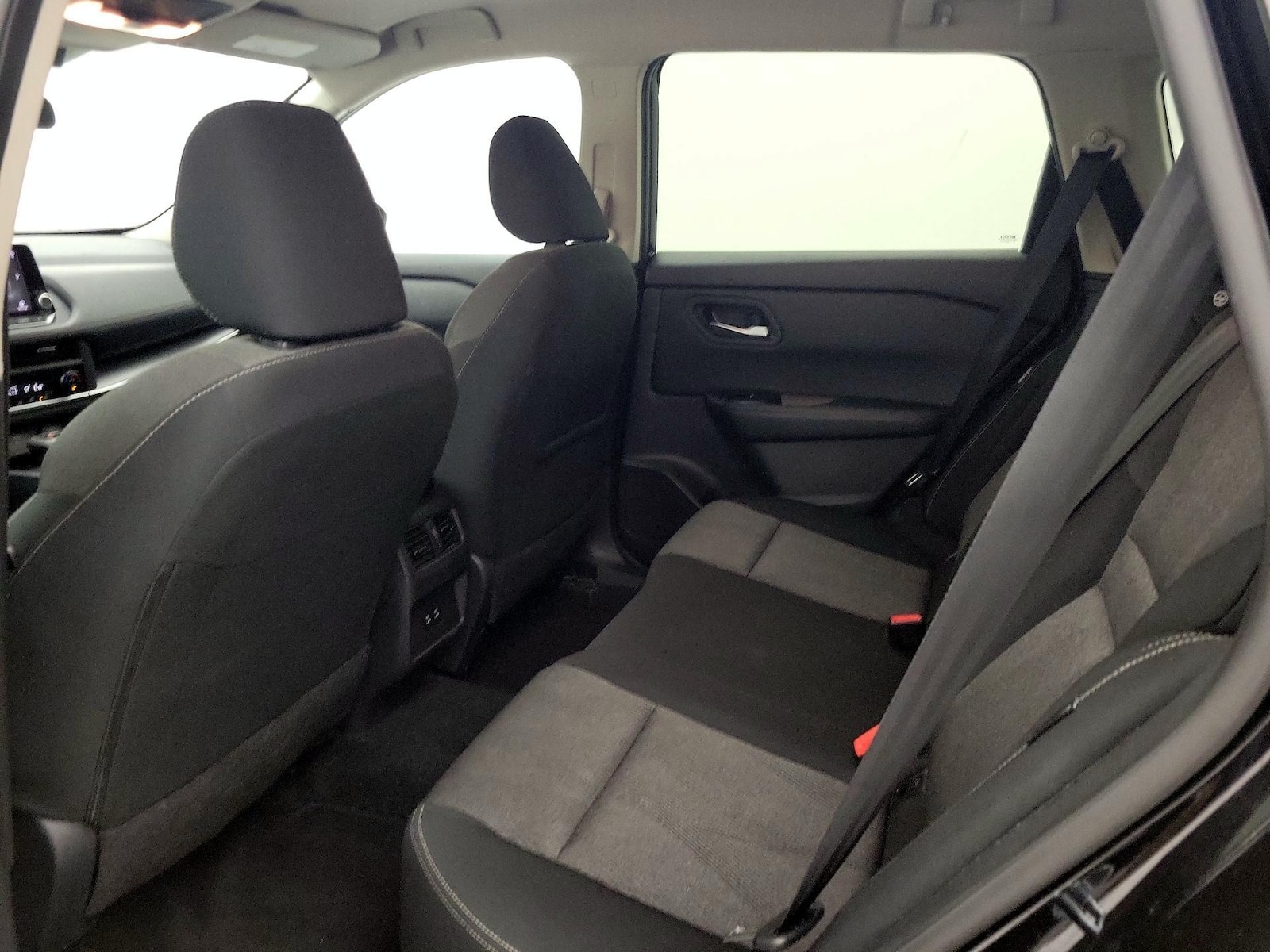 2025 Nissan Rogue SV - Photo 20