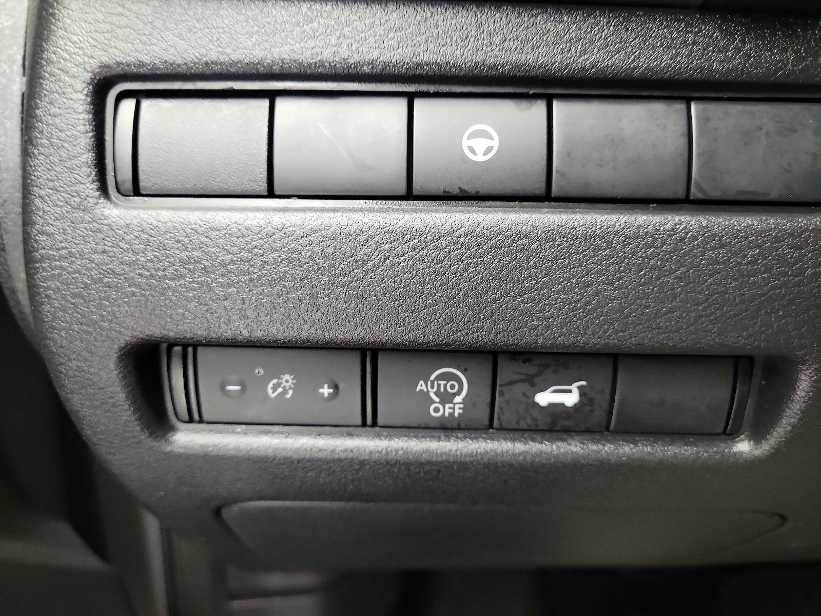 2025 Nissan Rogue SV - Photo 14