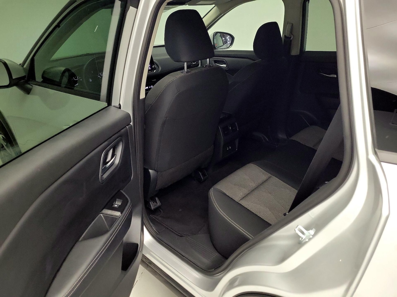2025 Nissan Rogue SV - Photo 20